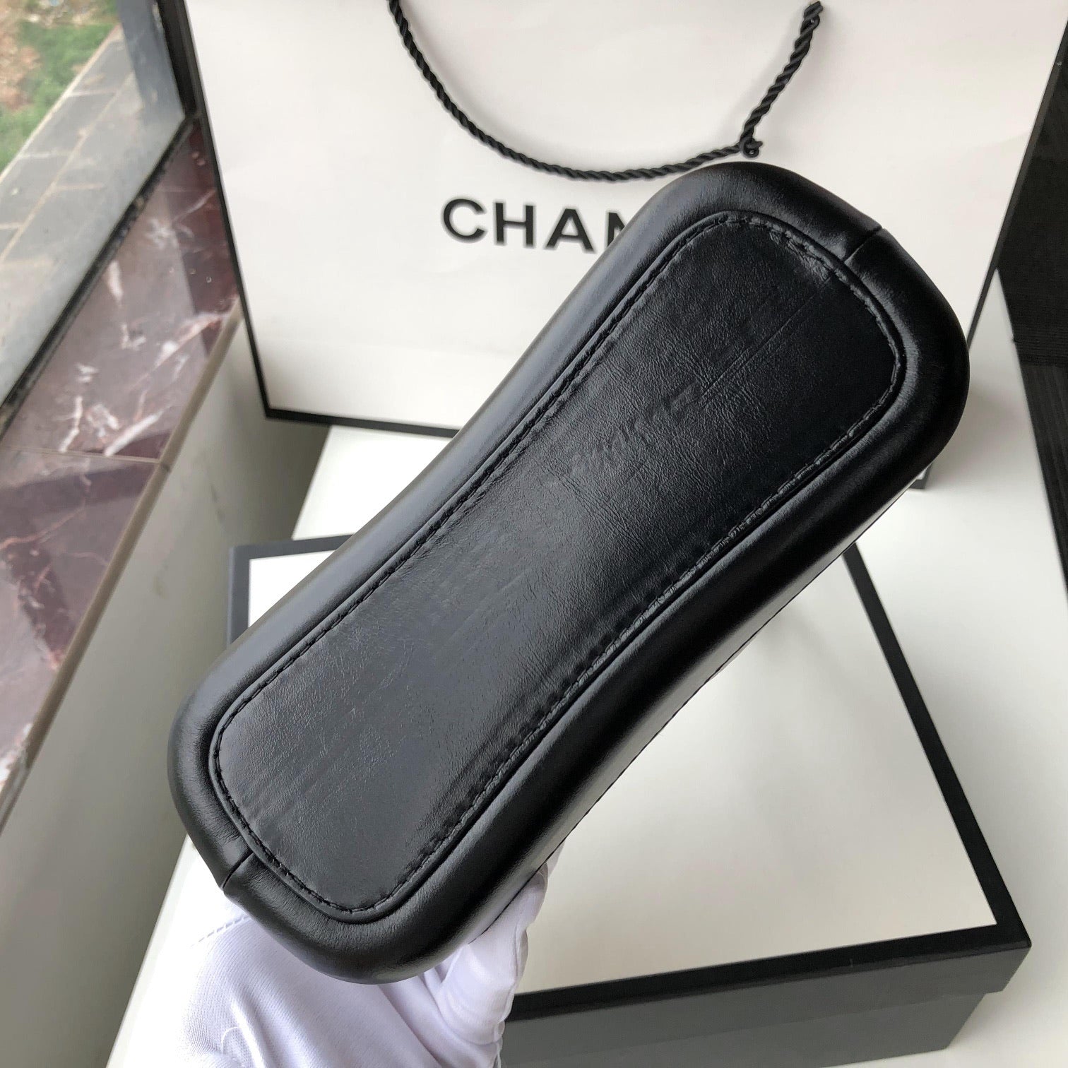 [TOP] CHANEL Gabrielle Bag Aged Lambskin Small 20cm - Black and White