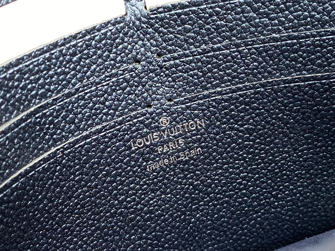 [TOP] Louis Vuitton LV L*V Vavin WOC Empreinte 19 x 12.5 x 4 cm - Pearly Blue