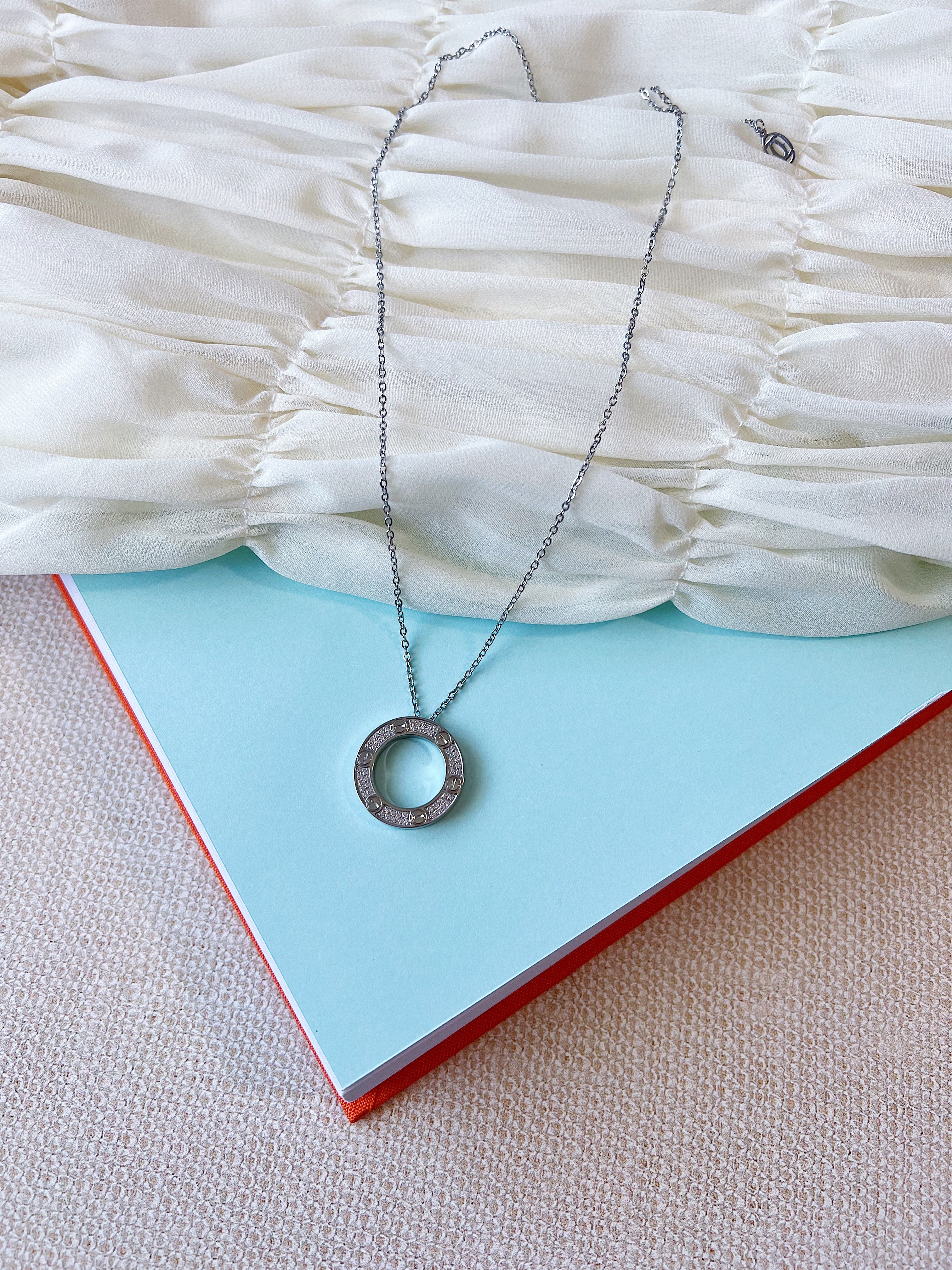 [TOP] Cartier Round Necklace w Stones