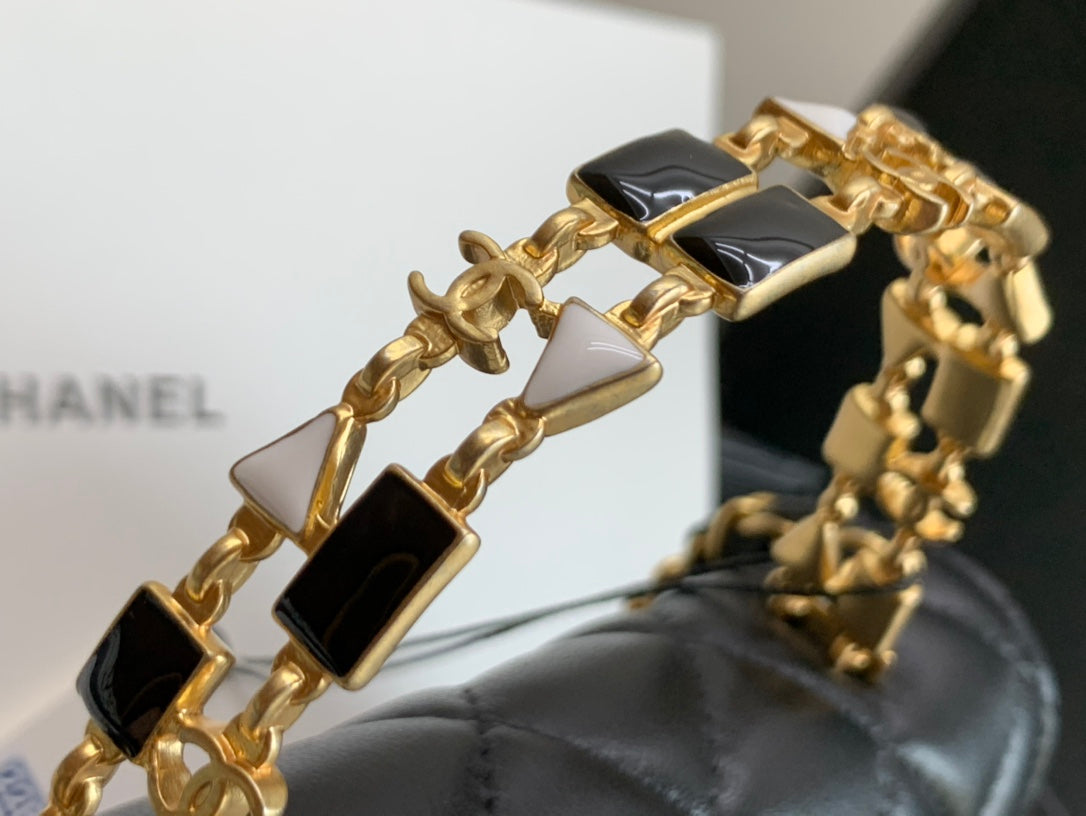 [TOP] CHANEL Flap Phone Holder Chain Bag w Enamel Top Handle - Black