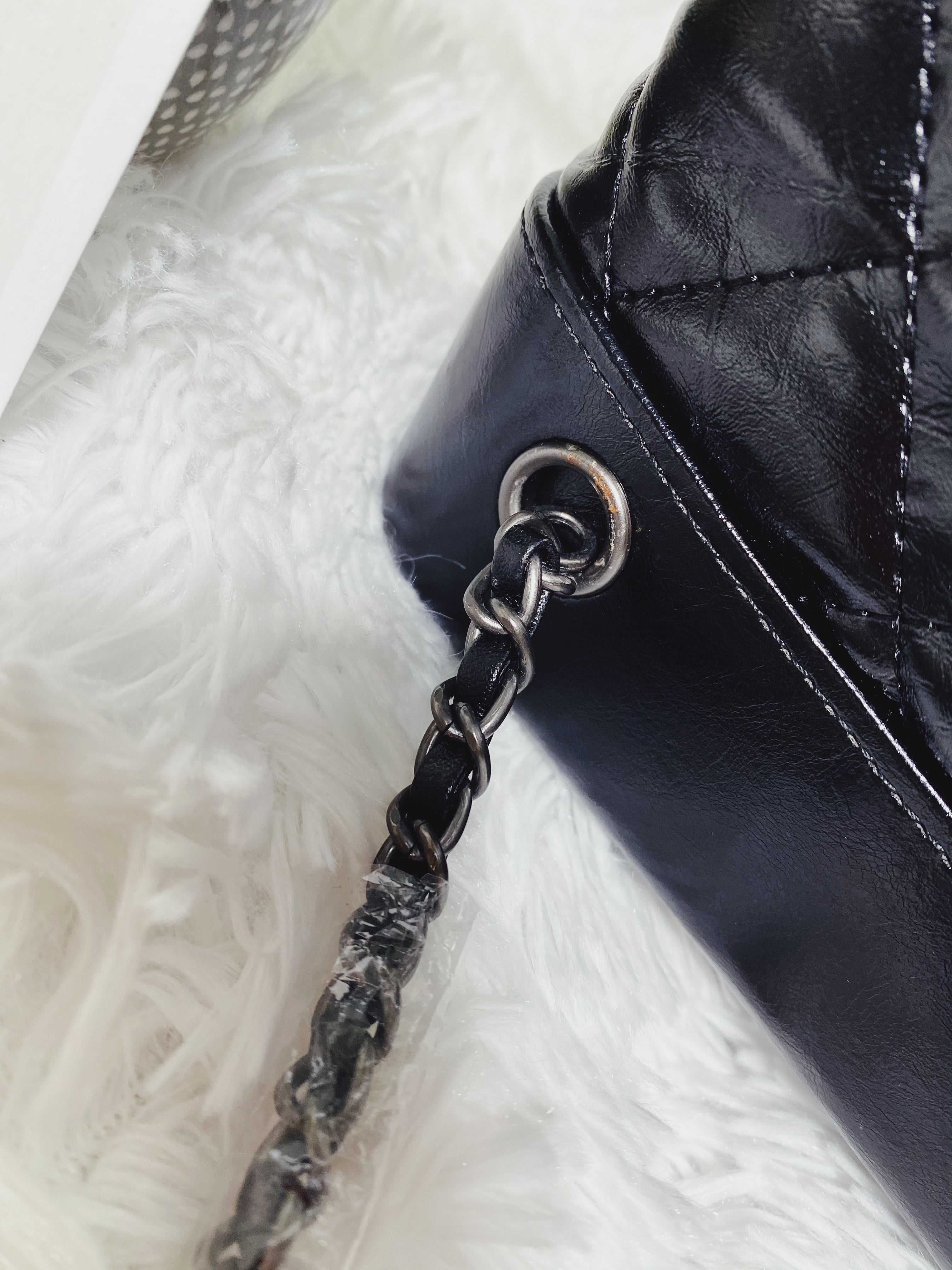 [TOP] CHANEL Quilted Bucket Backpack - BLACK