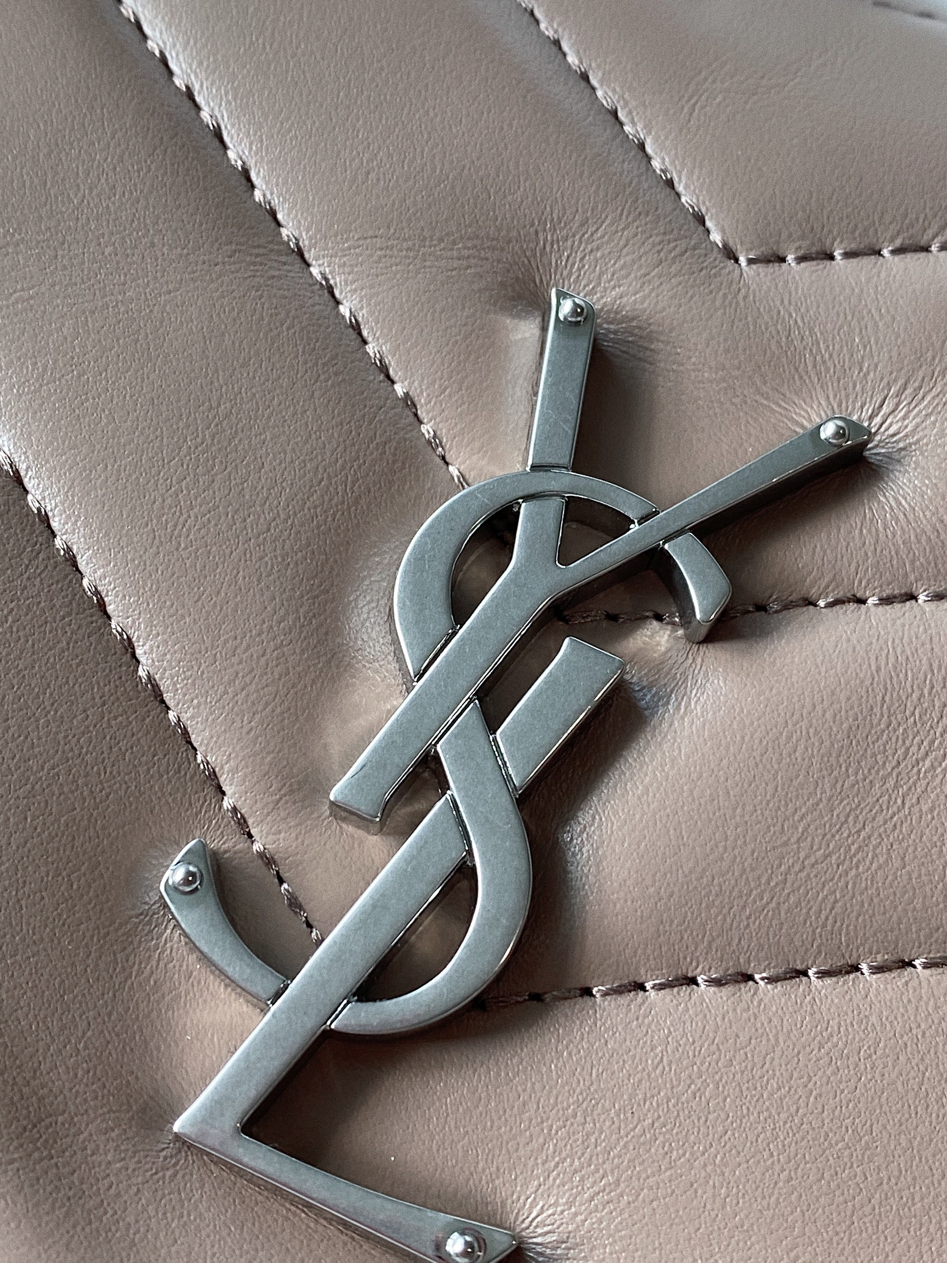 [TOP] Yves Saint Laurent YSL Loulou Quilted Shoulder Bag Small 20cm - Taupe