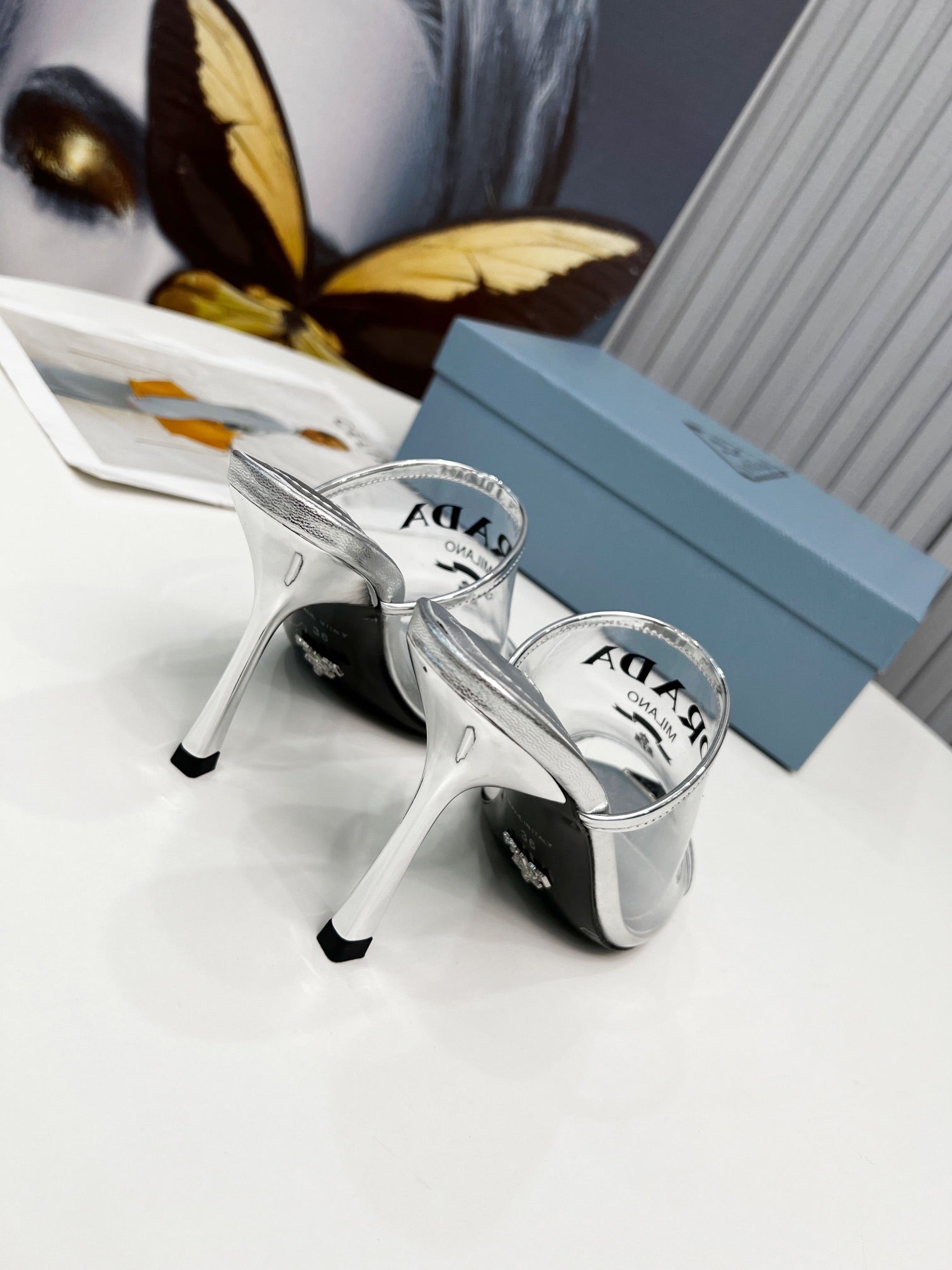 [TOP] PRADA Logo-print Plexiglas High-heel Slides - Silver