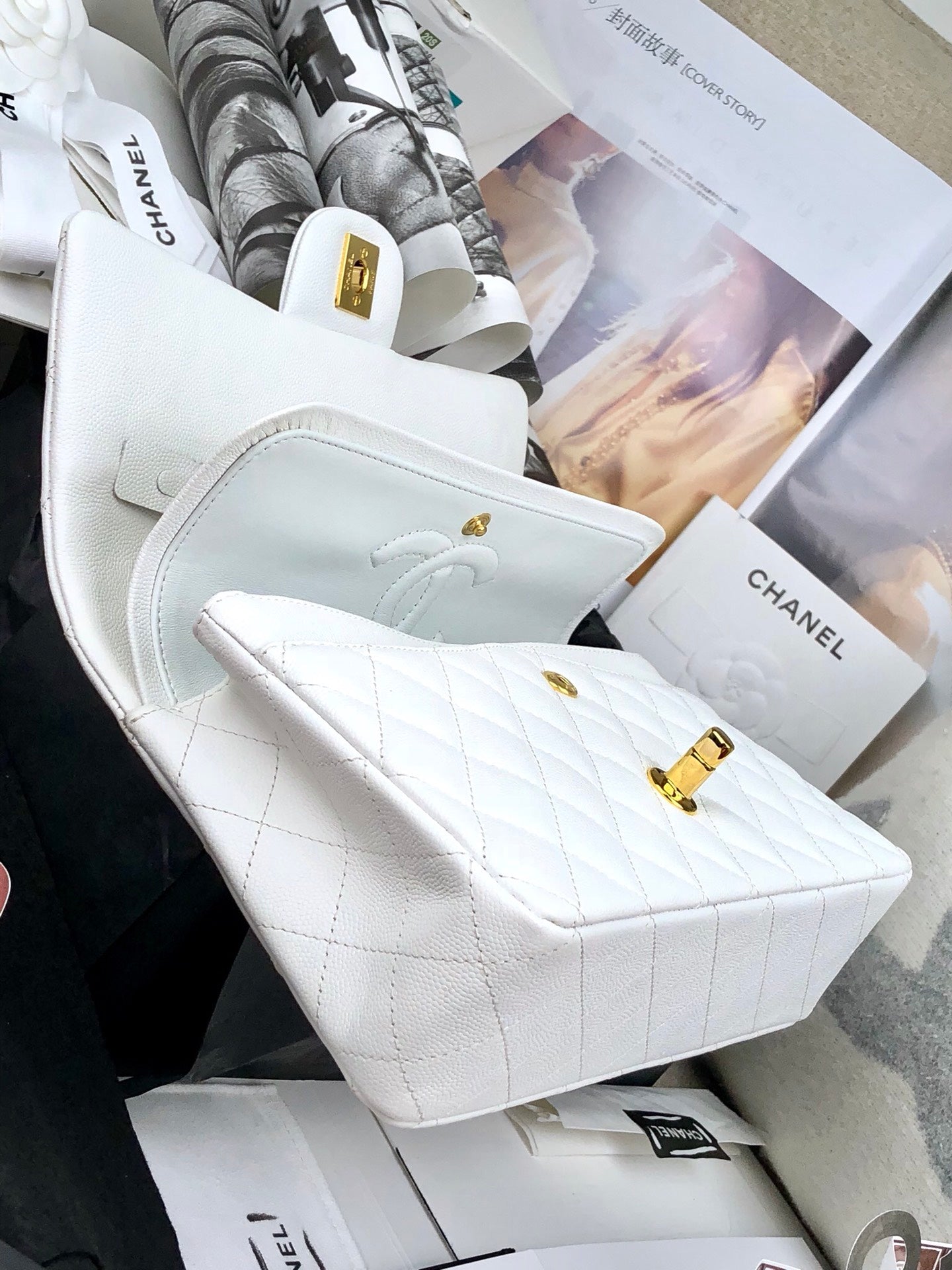 [TOP] CHANEL Classic Flap Bag Caviar Medium 25.5cm – White & GHW