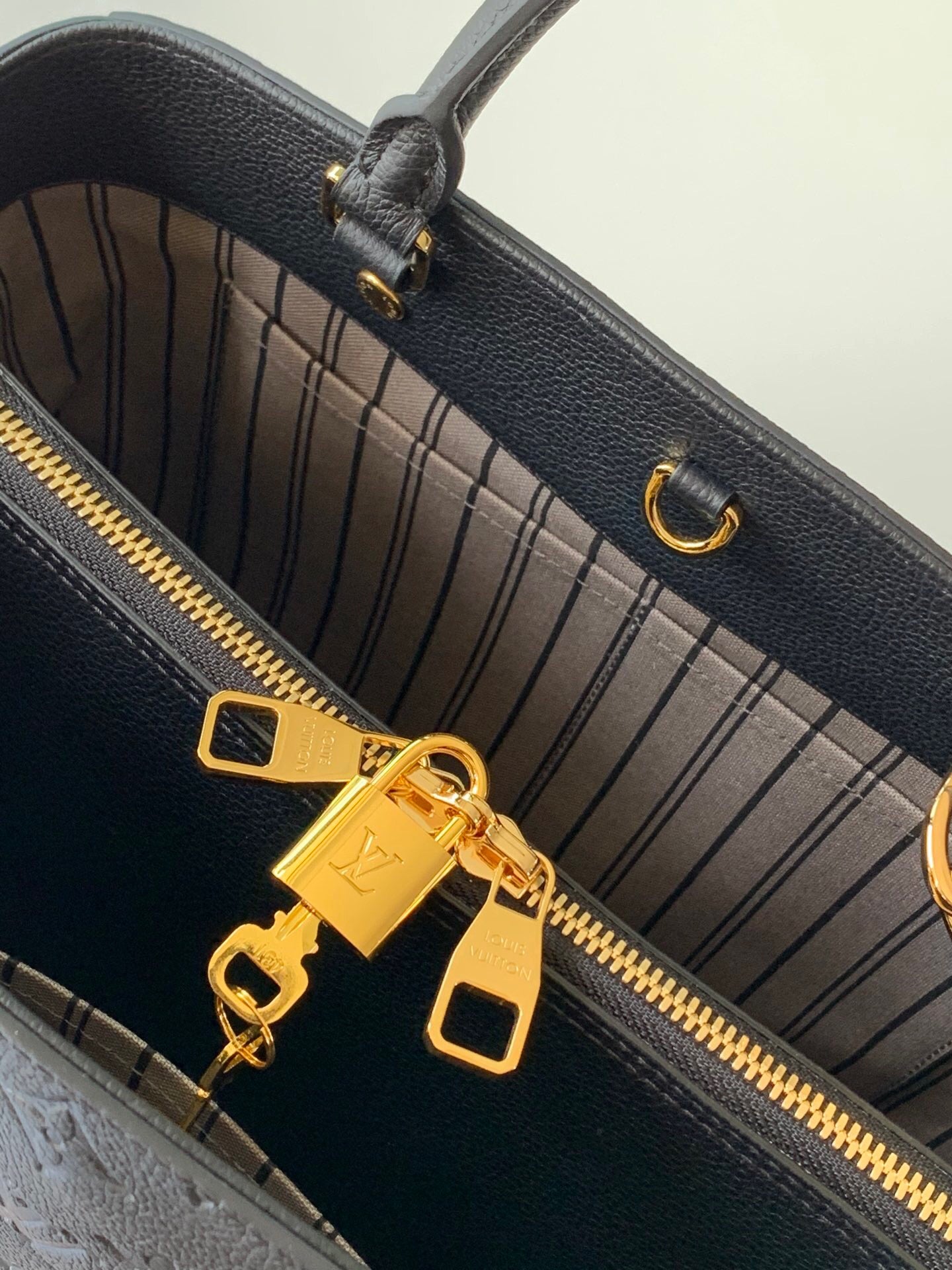 [TOP] Louis Vuitton LV LV Montaigne MM Empreinte Bag - BLACK