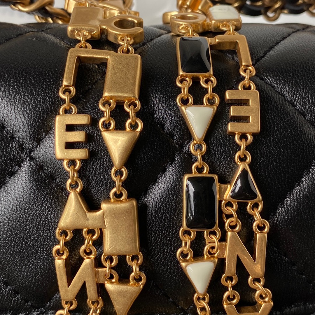 [TOP] CHANEL Classic Flap Bag 16*12*5cm/20.5*17*6.5cm - GHW - 2 Color