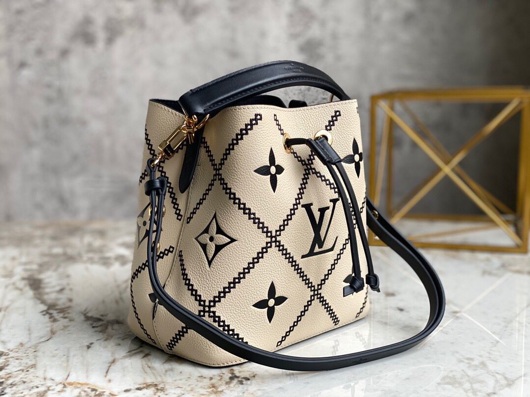 [TOP] Louis Vuitton LV  NoeBB Bucket Bag 24x22x15cm - Cream and Black