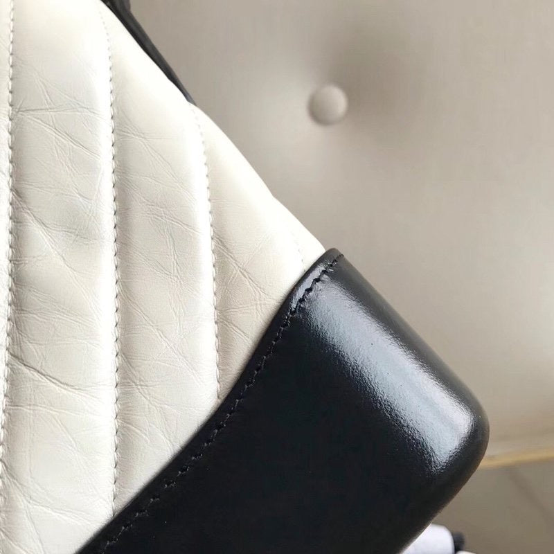 [TOP] CHANEL Gabrielle Bag Chevron Small 20cm  - Black & White