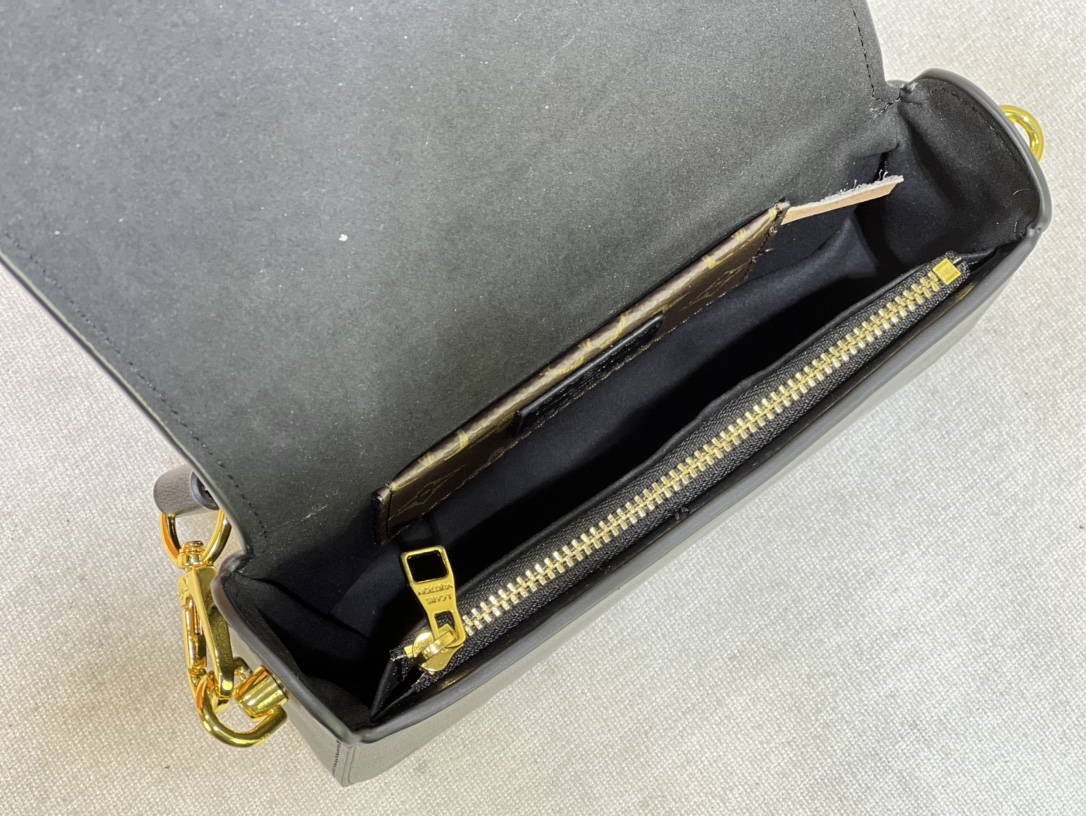 [TOP] Louis Vuitton LV Officier handbag with cowhide and Monogram canvas 17x10x4.5CM