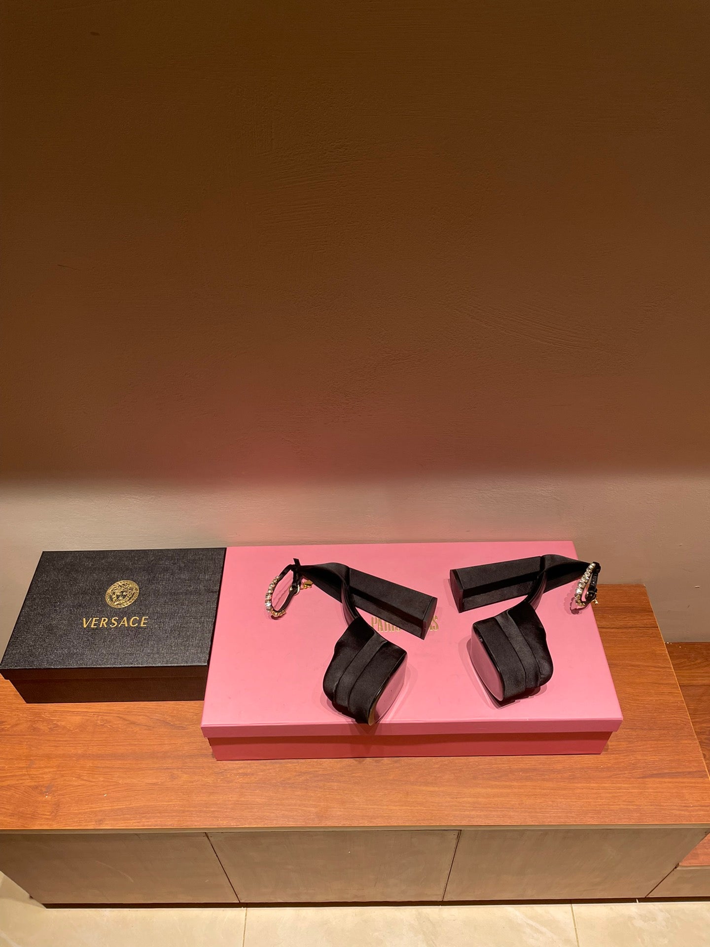 [TOP] VERSACE Platform High Heels in Silk - Black