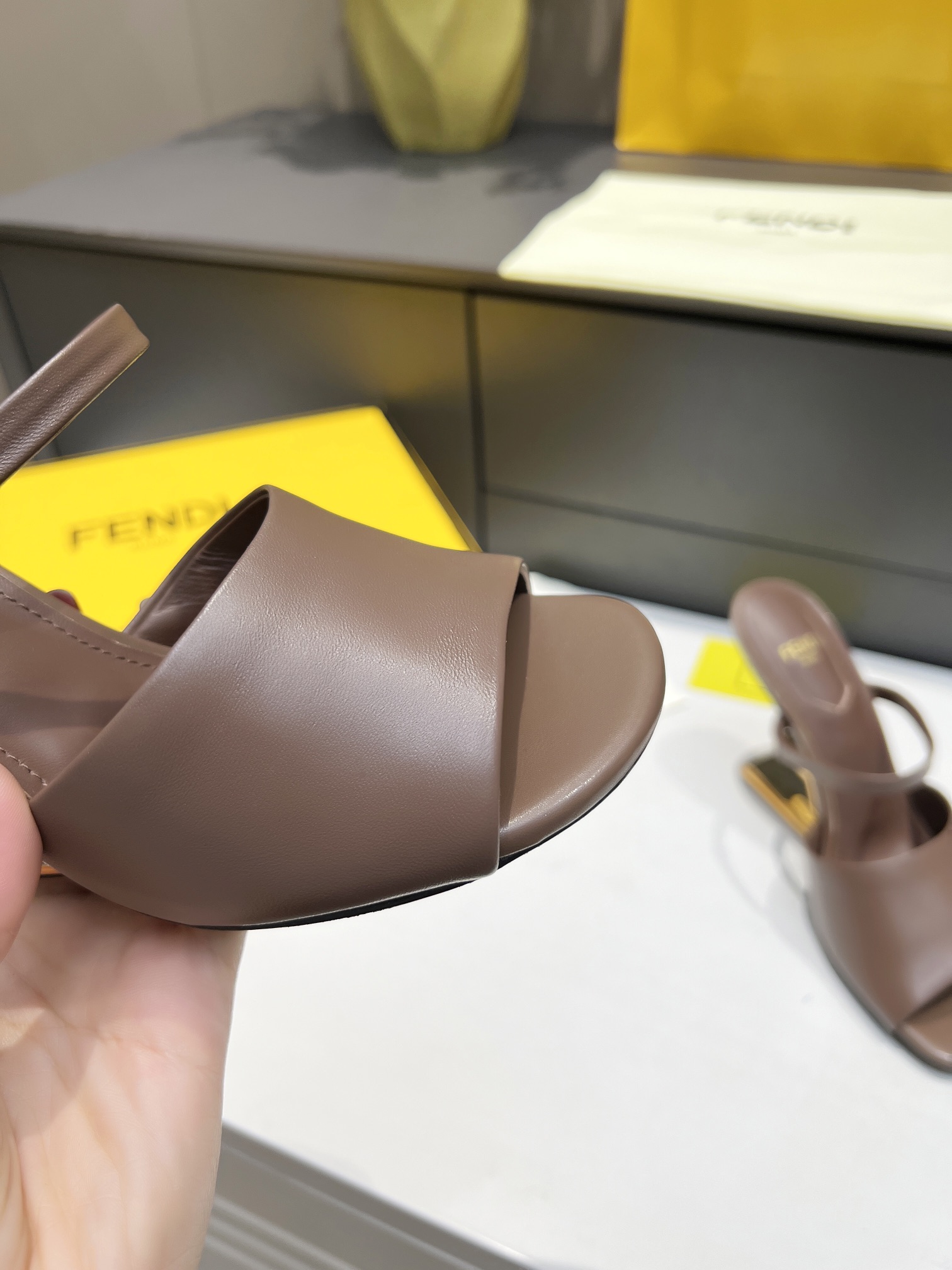 [TOP] FENDI First High Heel - Chocolate