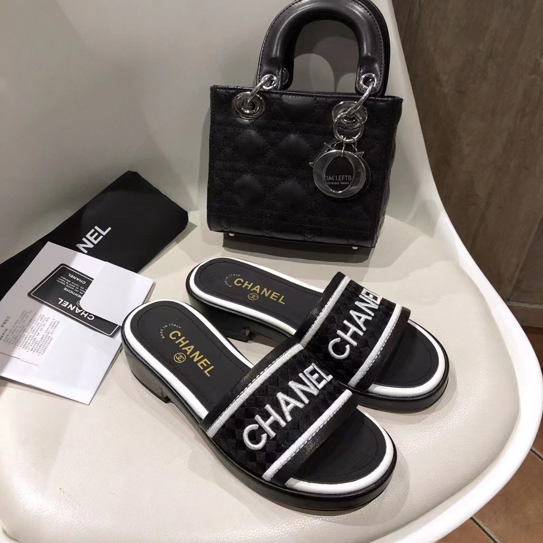 [TOP] CHANEL Logo Sliders - Black