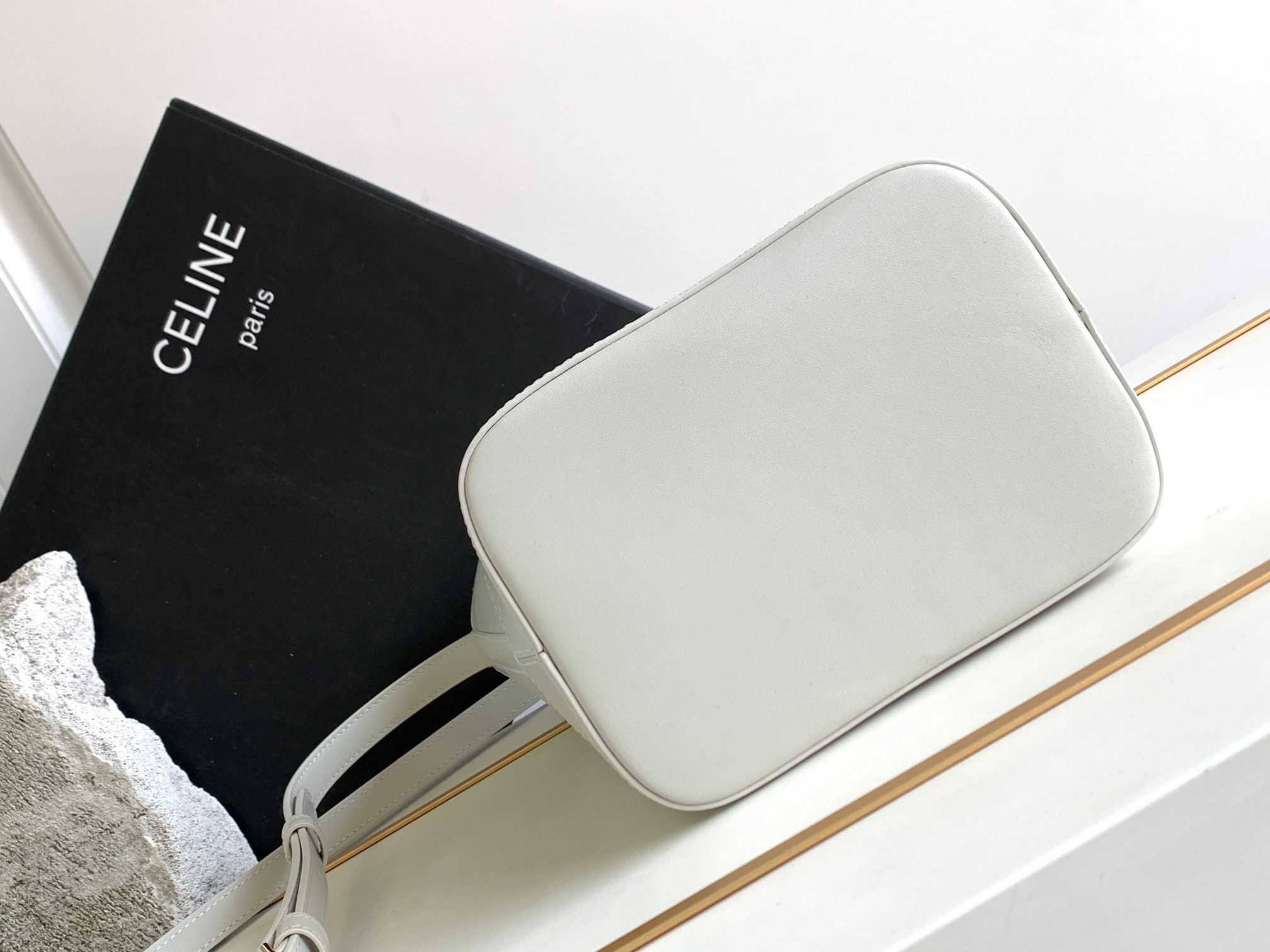 [TOP] CELINE Cuir Triomphe Handbag 22 X 24X 13cm -  White