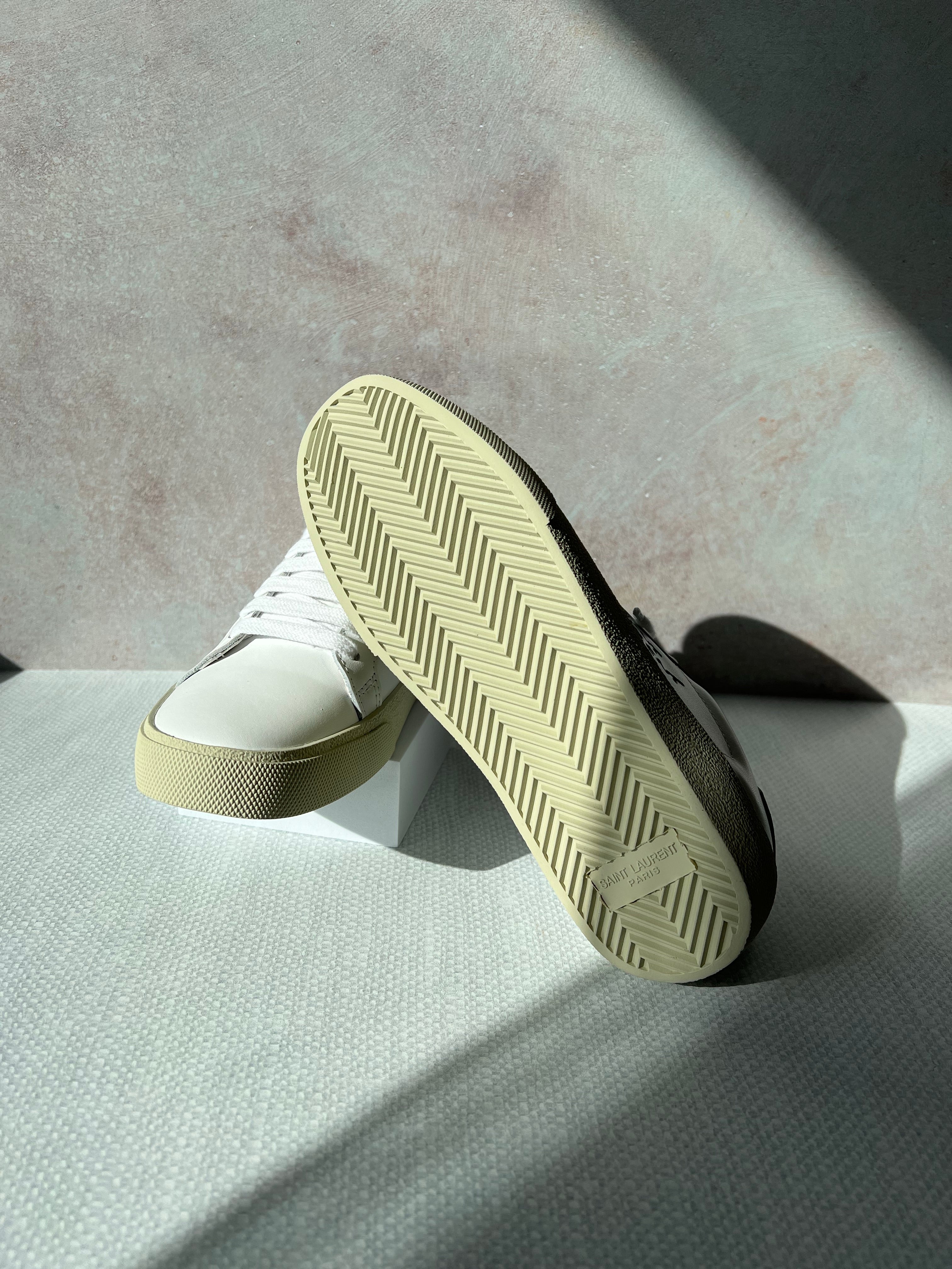 [TOP] Yves Saint Laurent YSL Leather Sneakers - White