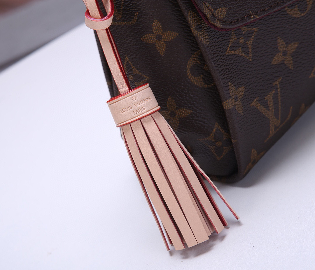 [TOP] Louis Vuitton LV £V Croisette Bag Monogram 25x17x9.5cm