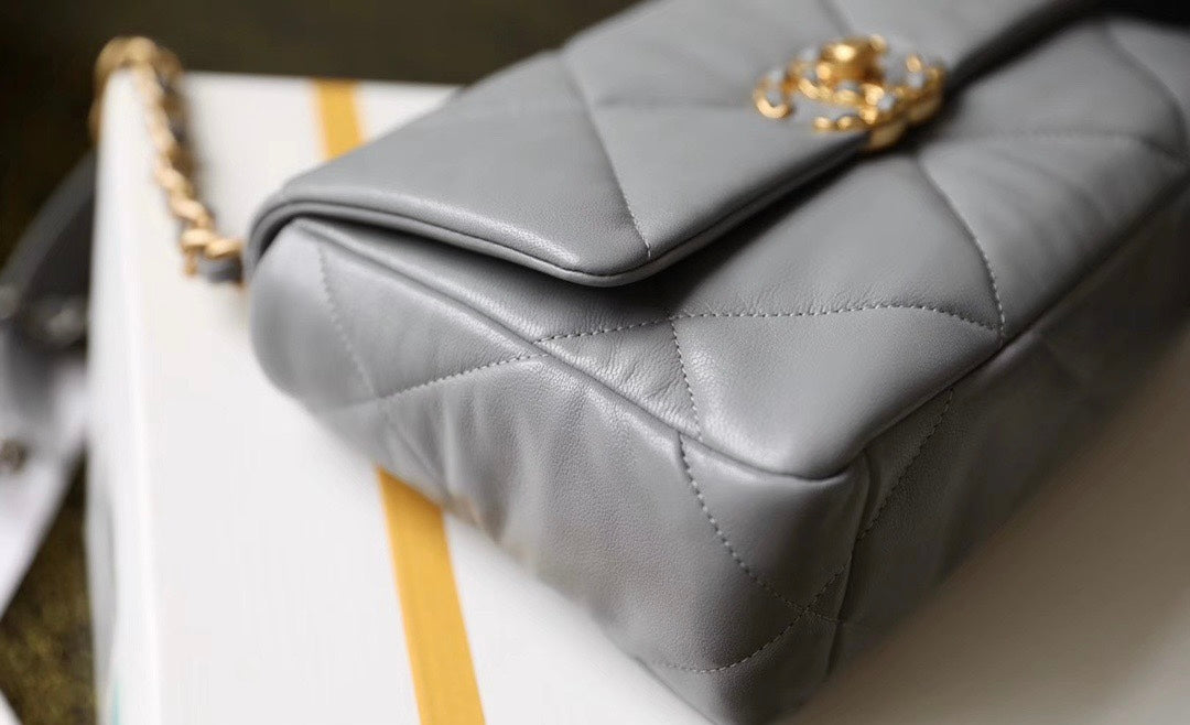 [TOP] Chanel 19 Small Bag -Grey w Chip