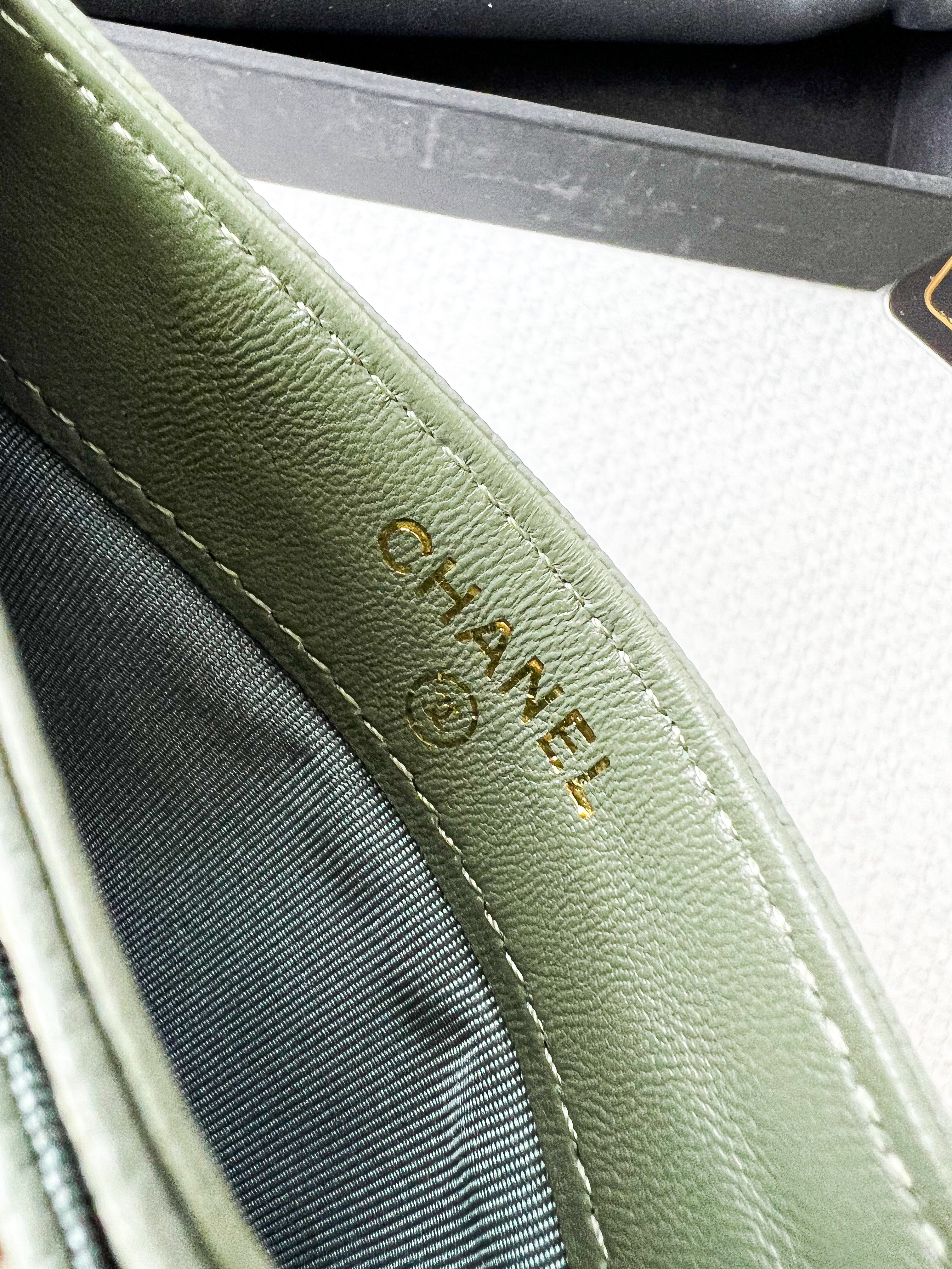 [TOP] CHANEL Le Boy Card Holder - Green