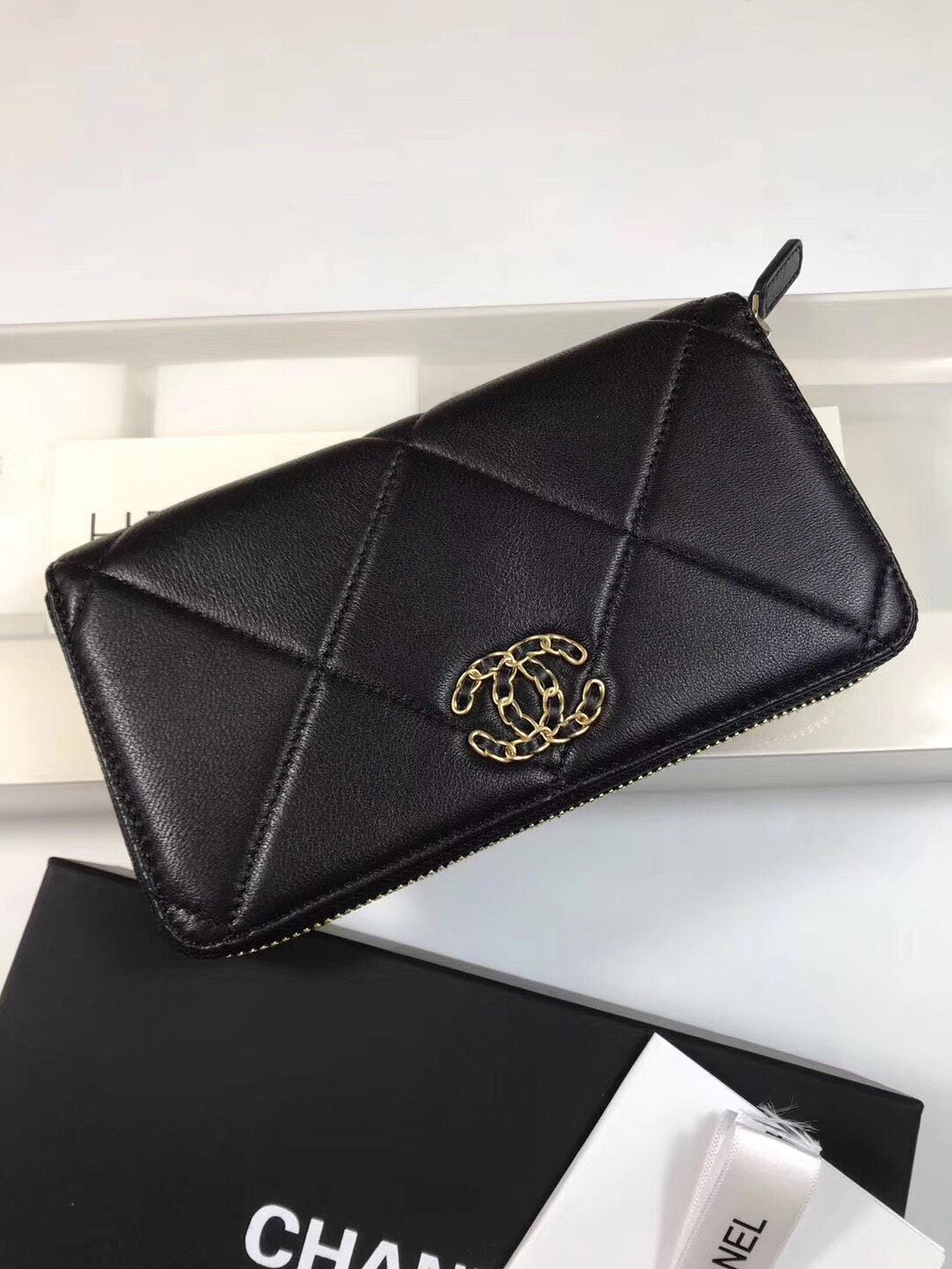 [TOP] CHANEL 19 Zipper Quilted Wallet - Black