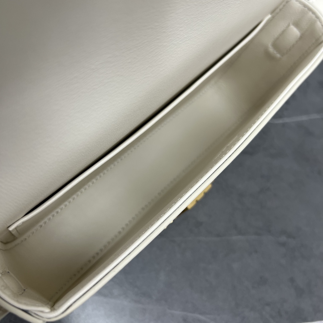 [TOP] CELINE Triomphe Shoulder Bag  21x11x4cm - White