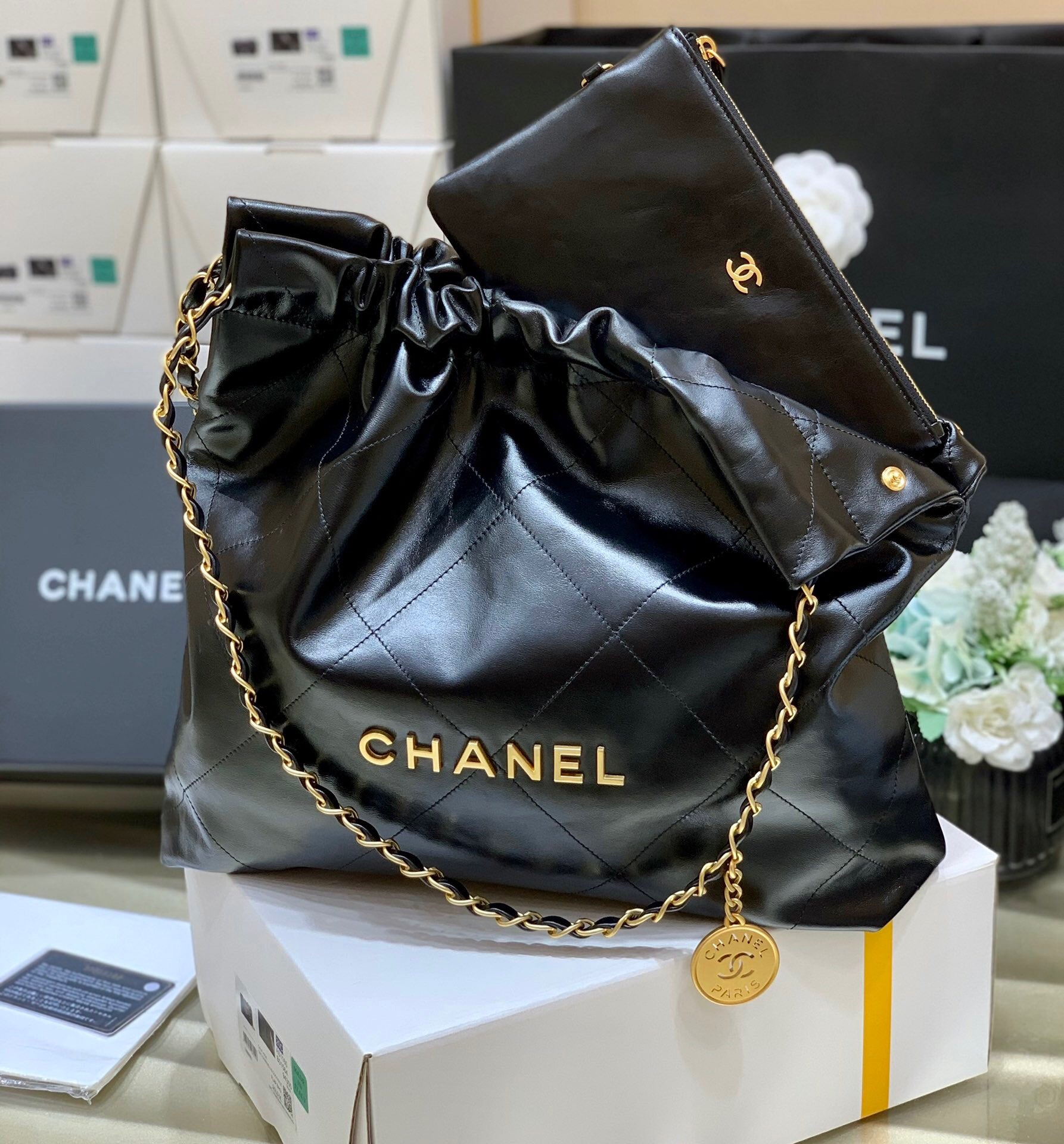 [TOP] CHANEL 22 Bag Small 35cm - Black & GHW