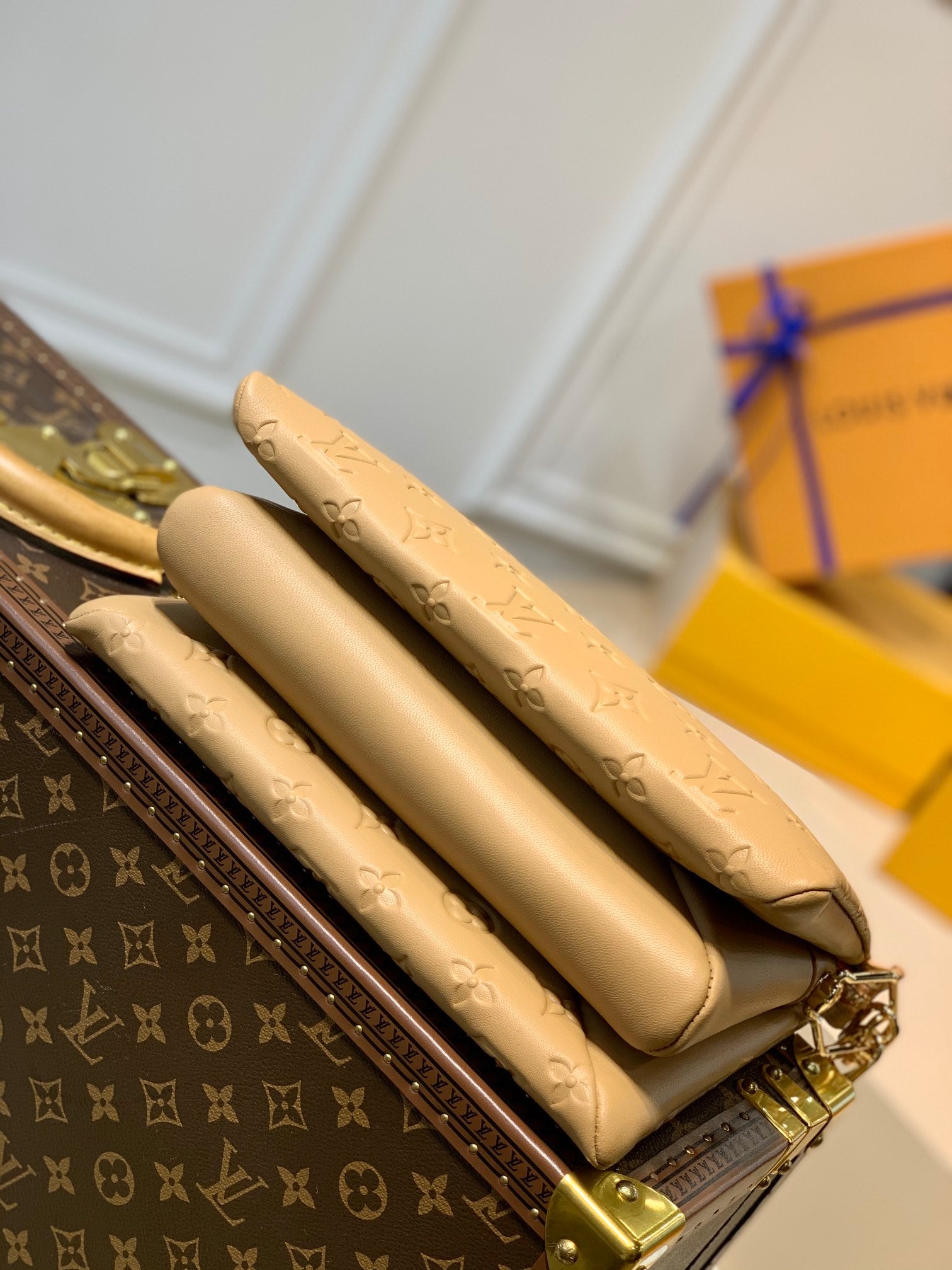 [TOP] Louis Vuitton LV L*V Coussin  Bag 26x20x12cm- Camel