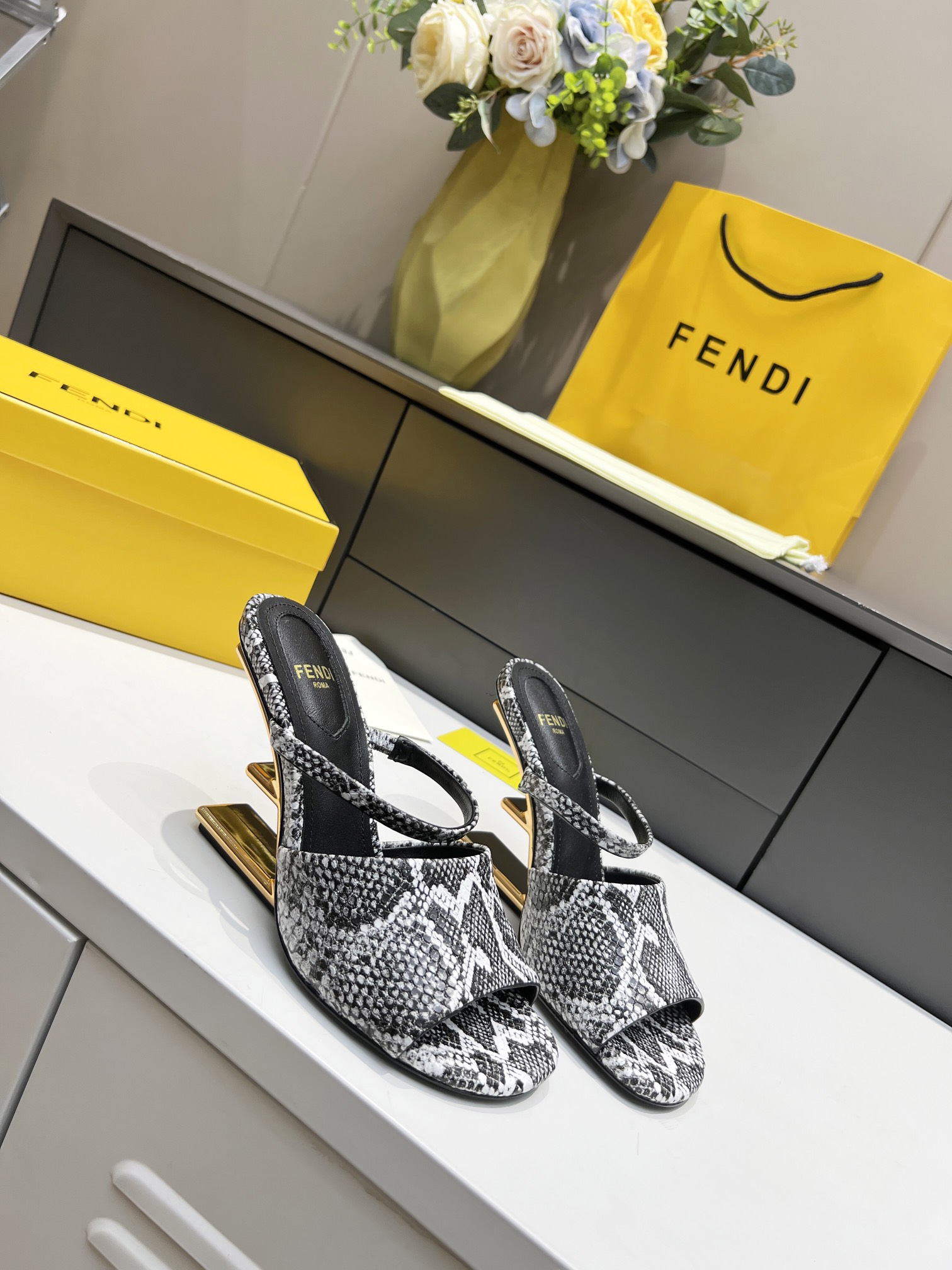 [TOP] FENDI First High Heel - Snakeskin