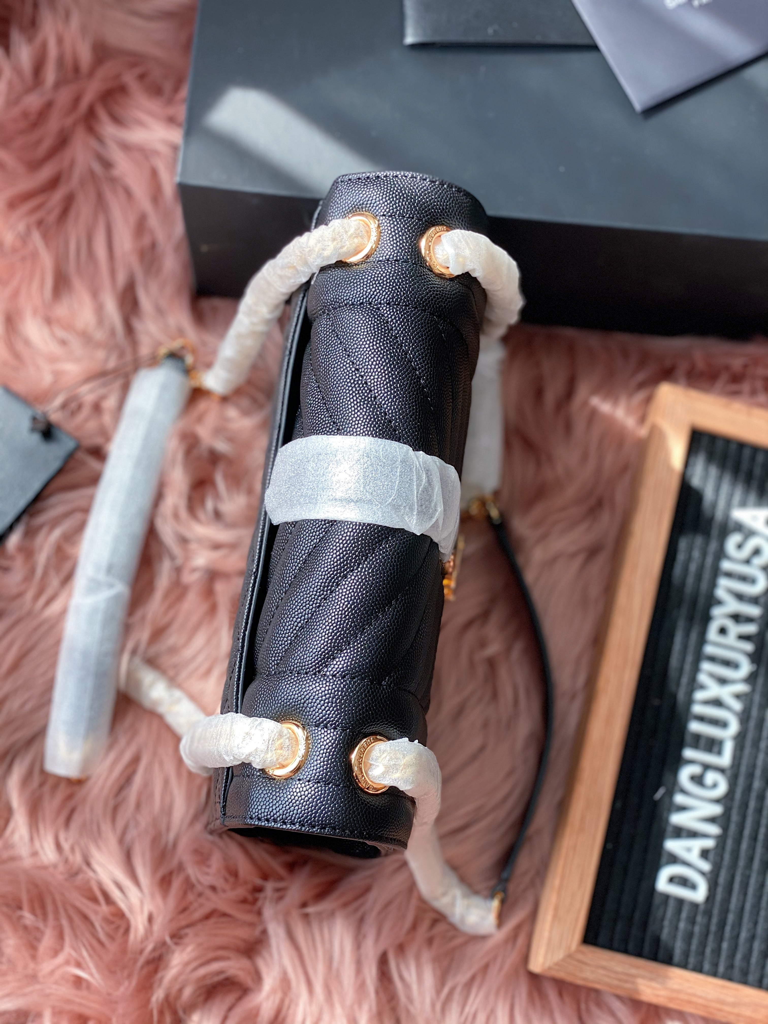 [TOP] Yves Saint Laurent YSL Y.S.L Envelope Shoulder Bag Small 21cm- Black & Gold Hardware