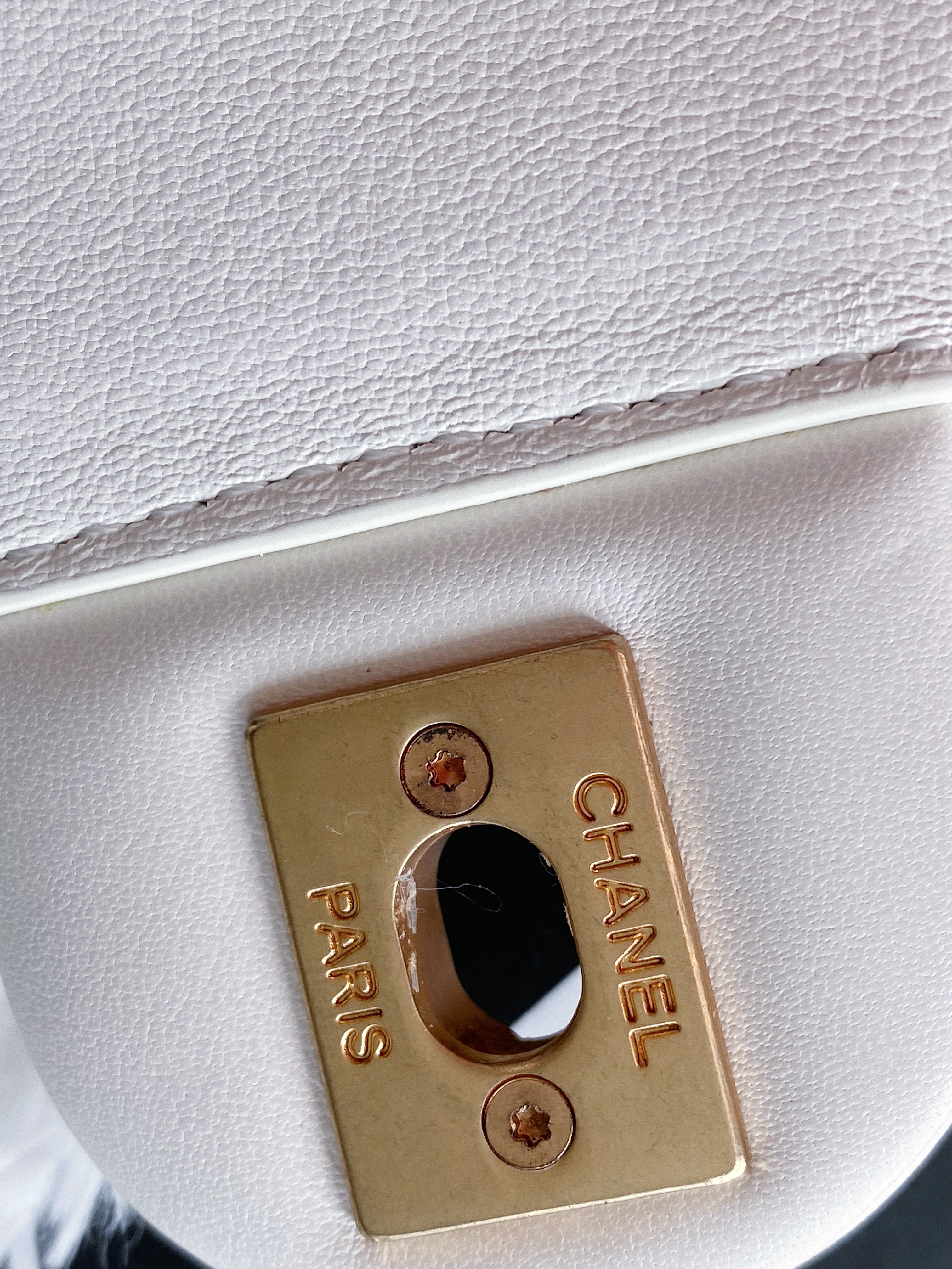[TOP] CHANEL Messenger Bag Calfskin Mini - White