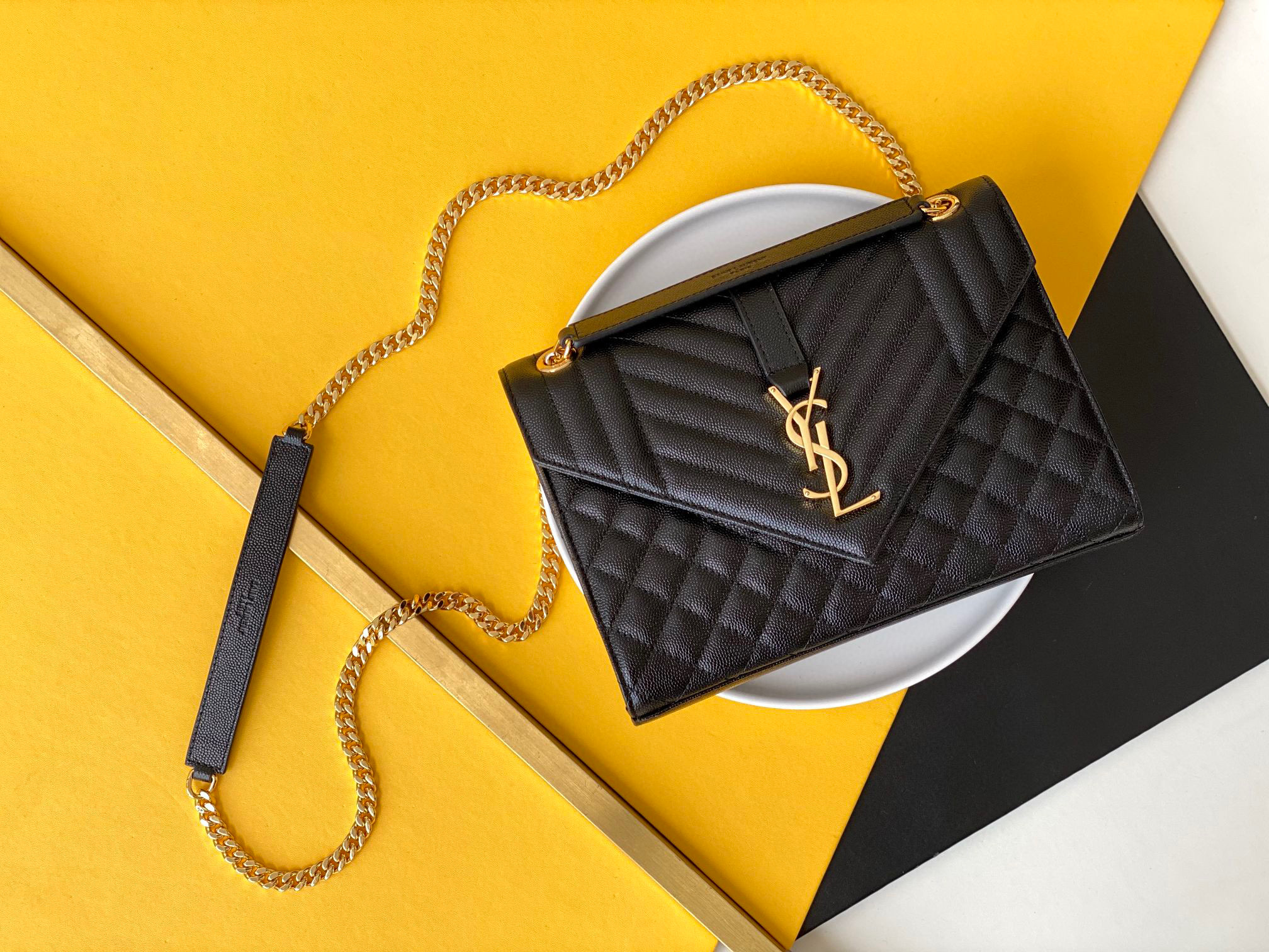 [TOP] Yves Saint Laurent YSL Envelope Bag Caviar Medium 24cm - Black & GHW