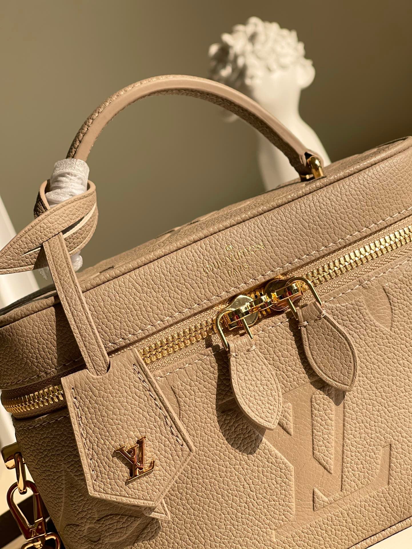 [TOP] Louis Vuitton LV L*V Empreinte Giant Monogram Vanity Bag - Turtle Dove