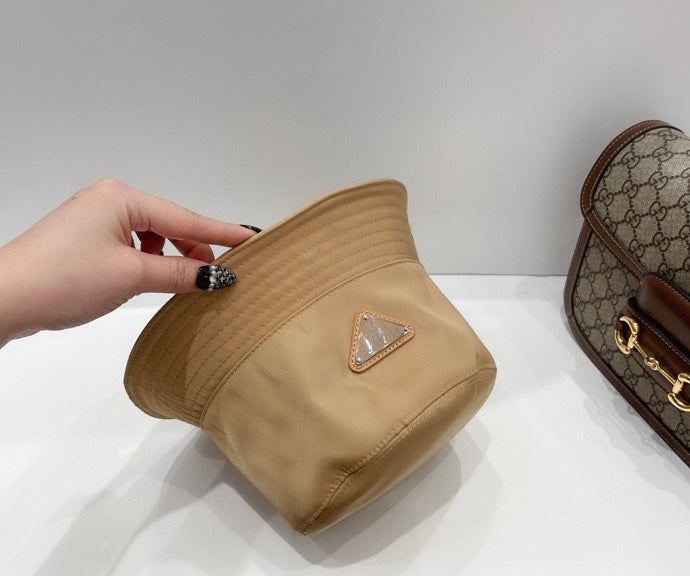 [TOP] PRADA Re-Edition Bucket Hat Nylon - Beige