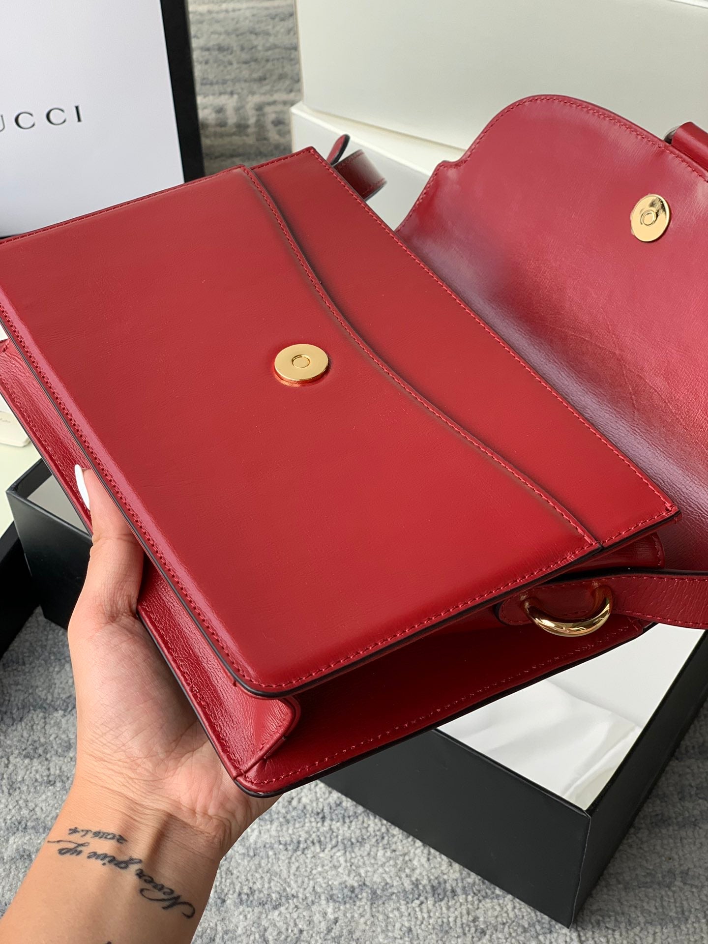 [TOP] GUCCI GG Logo Plaque Shoulder Bag