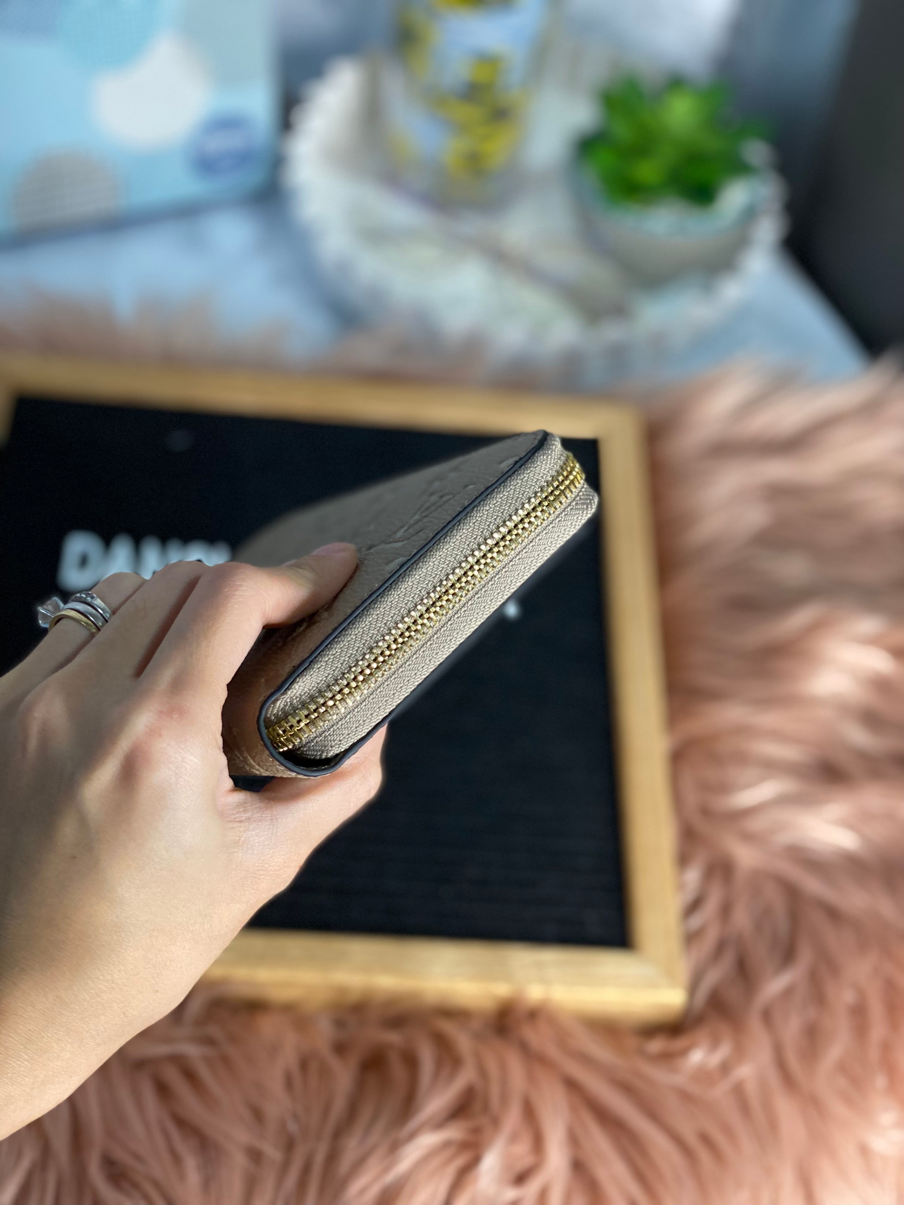 [TOP] Louis Vuitton LV LV Zippy Wallet Empreinte - Turtle Dove