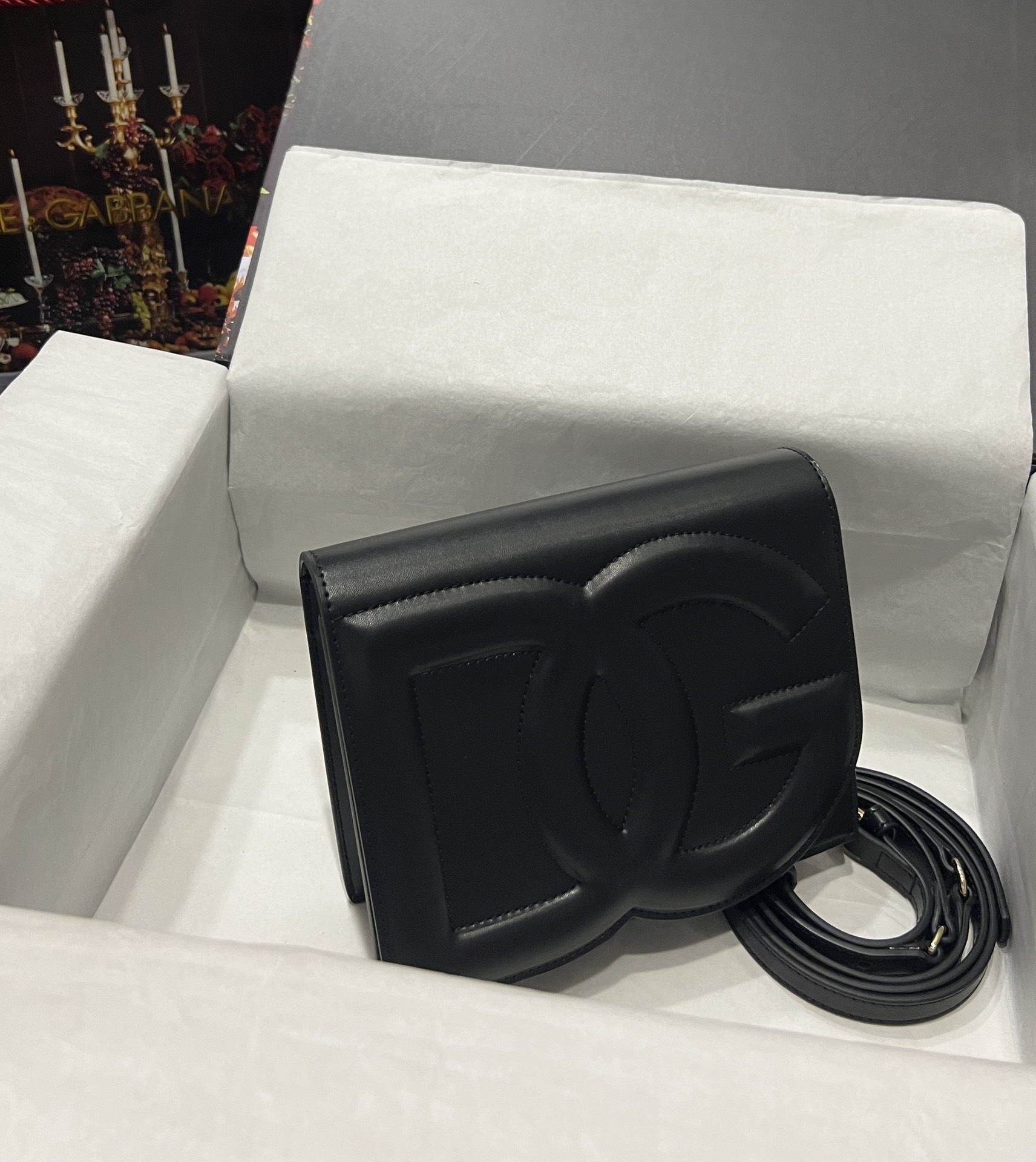 [TOP] Dolce & Gabbana D&G Calfskin DG Logo Bag 16*20*5.5cm - Black