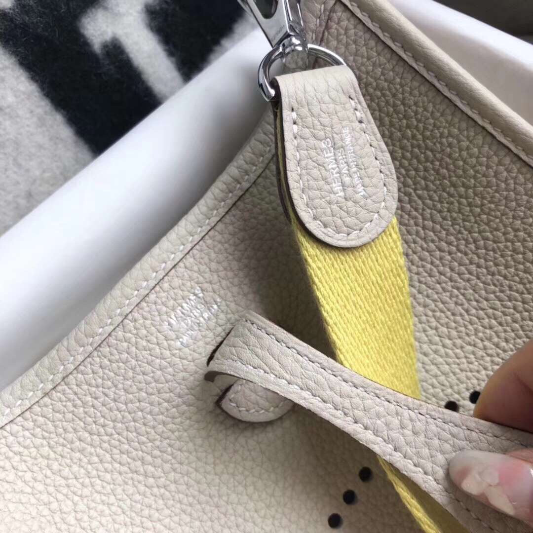 [TOP] HERMES Evelyn Bag 16cm - Nata