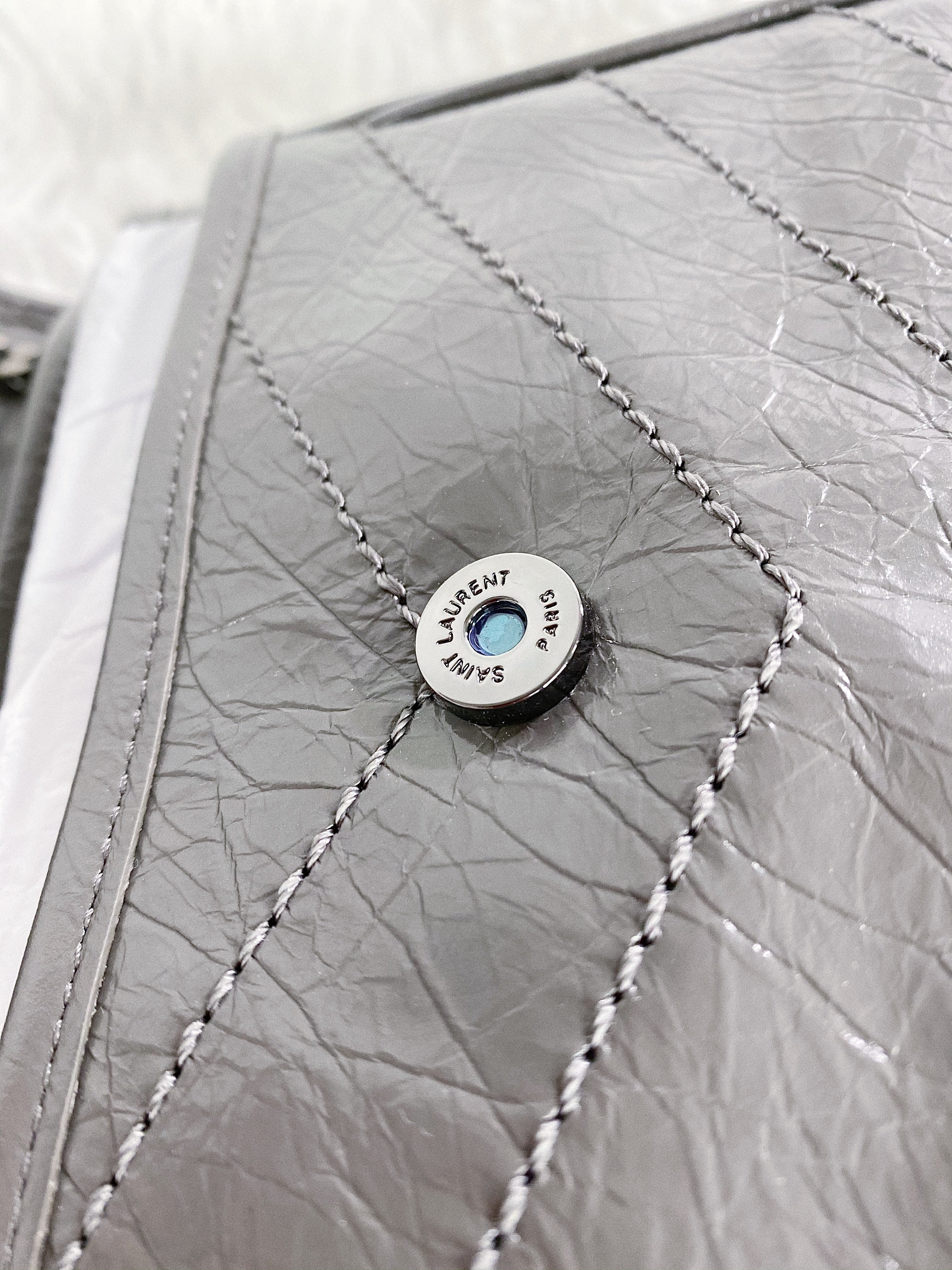 [TOP] Yves Saint Laurent YSL Niki Small Bag Aged Leather 22cm - Stormy Grey