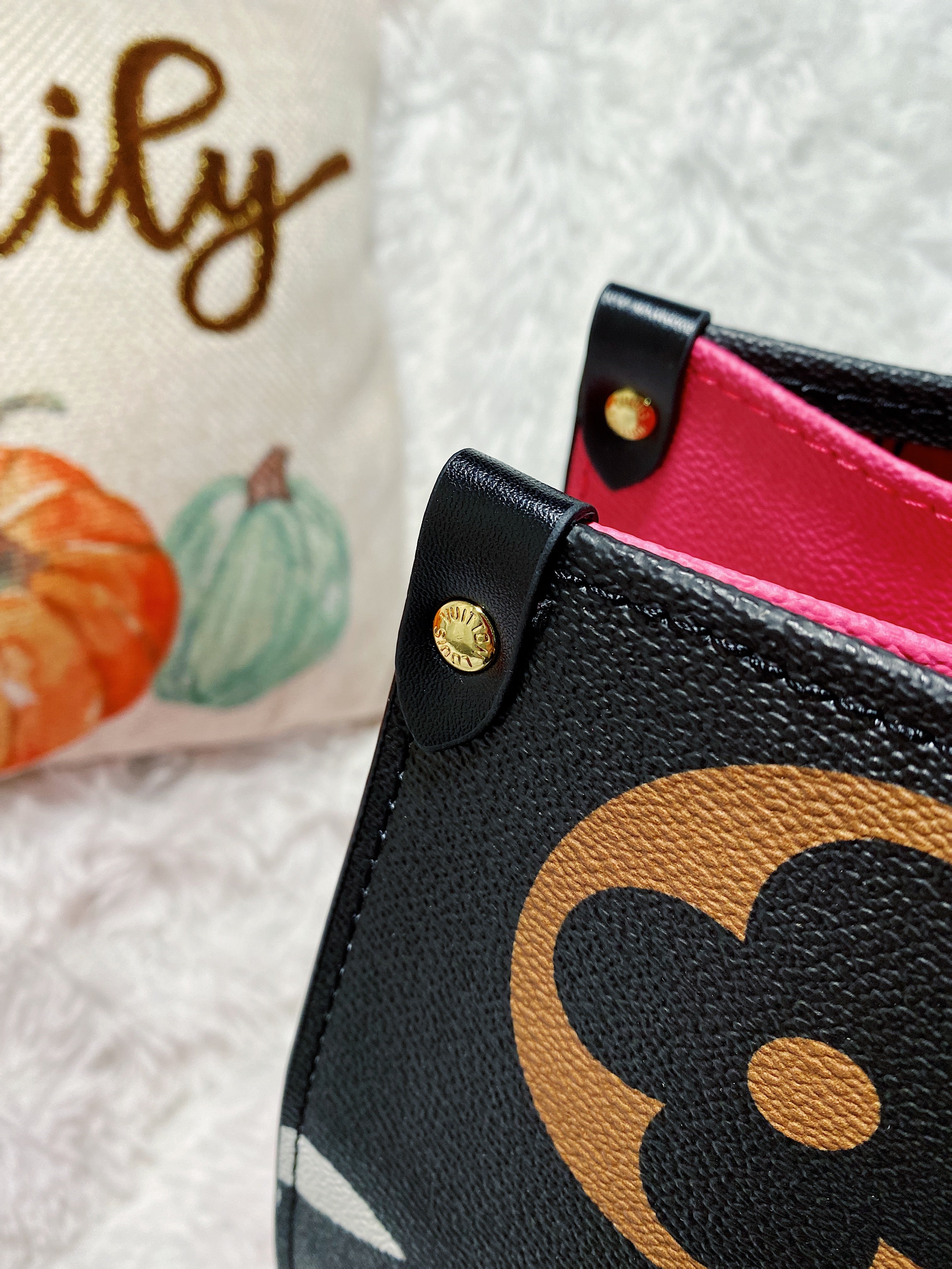 [TOP] Louis Vuitton LV On The Go Giant Monogram 41x34x19cm- PINK AND BLACK