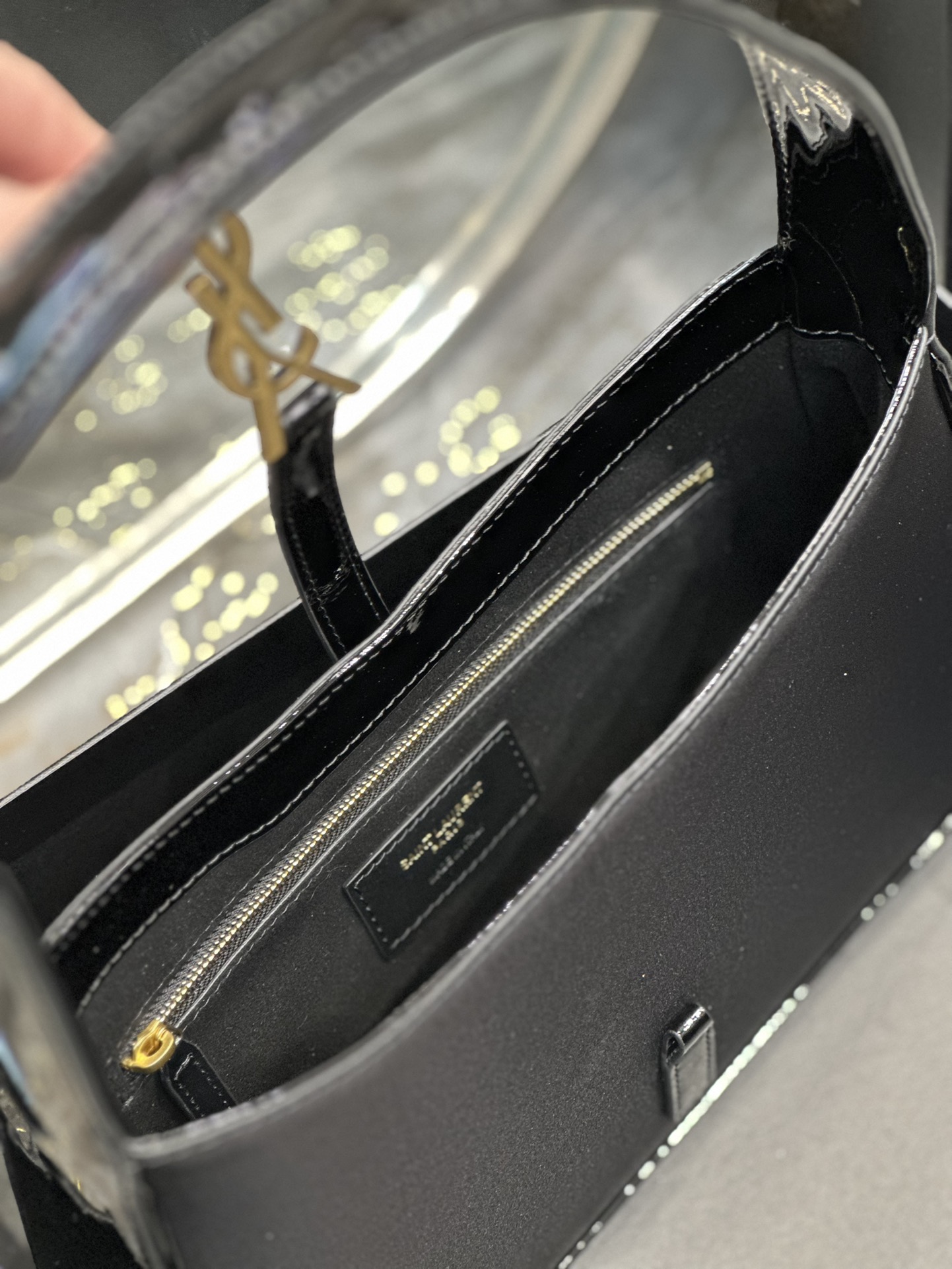 [TOP] Yves Saint Laurent YSL LE 5A7 Shoulder Bag - Black&GHW