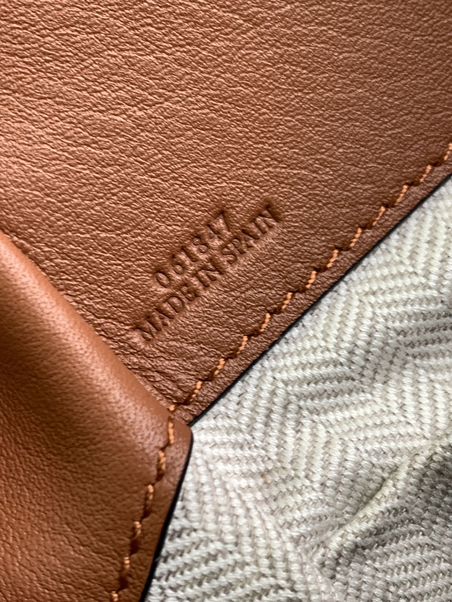 [TOP] LOEWE Calfskin Hammock Bag 19*11*17cm - Brown White