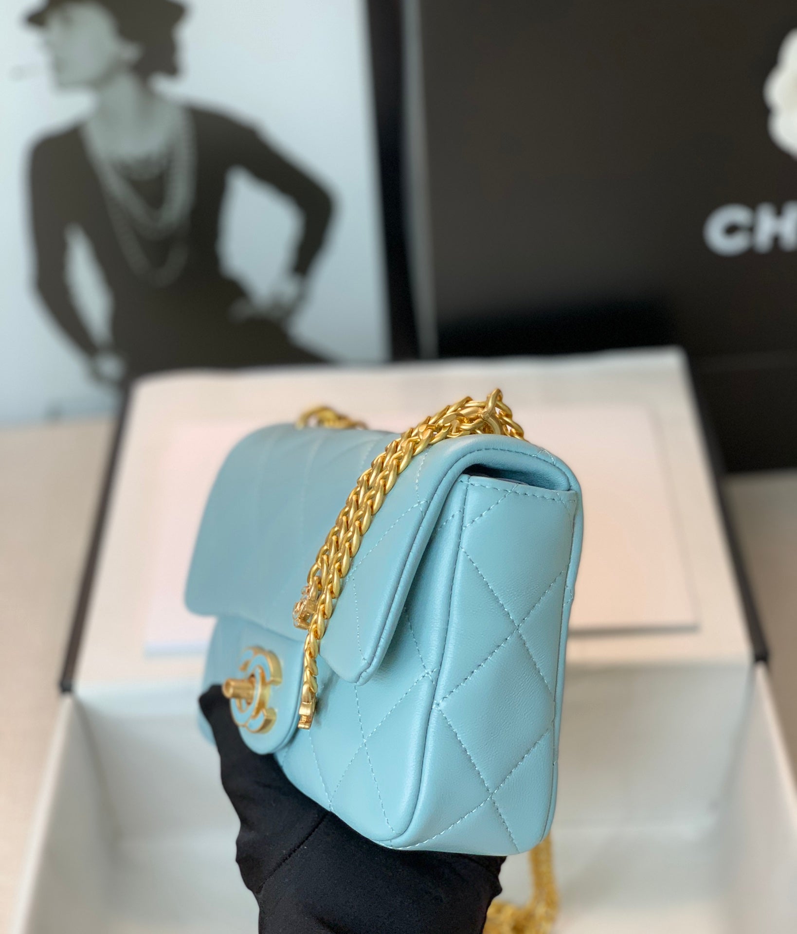 [TOP] CHANEL Flap Bag w Enamels Mini - Blue