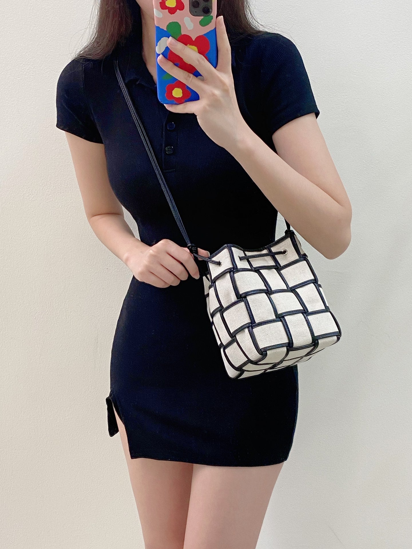 [TOP] Bottega Veneta BV  Cassette Bucket Bag - Natural/Black