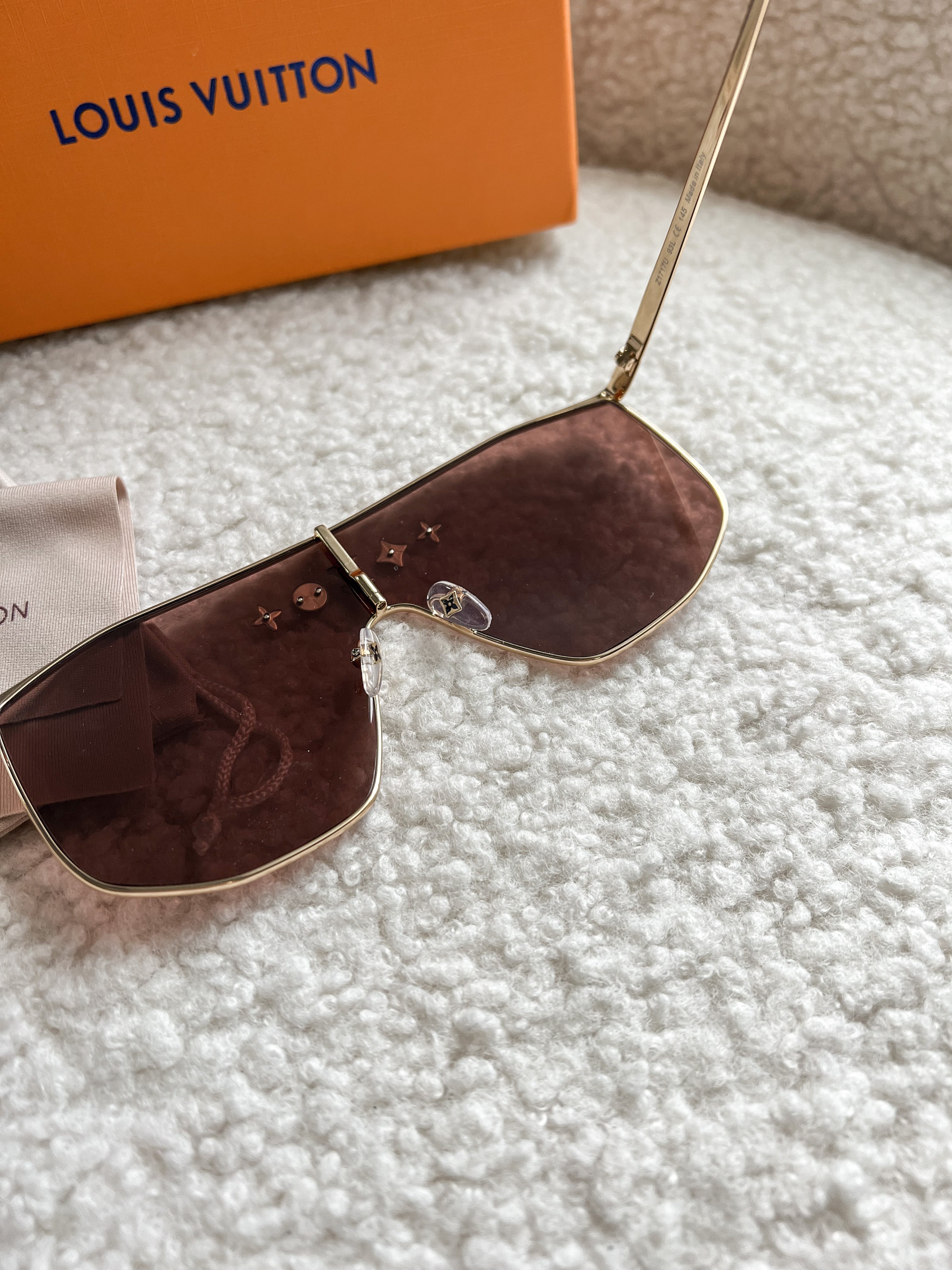 [TOP] Louis Vuitton LV L*V Golden Mask Sunglasses Gold Metal