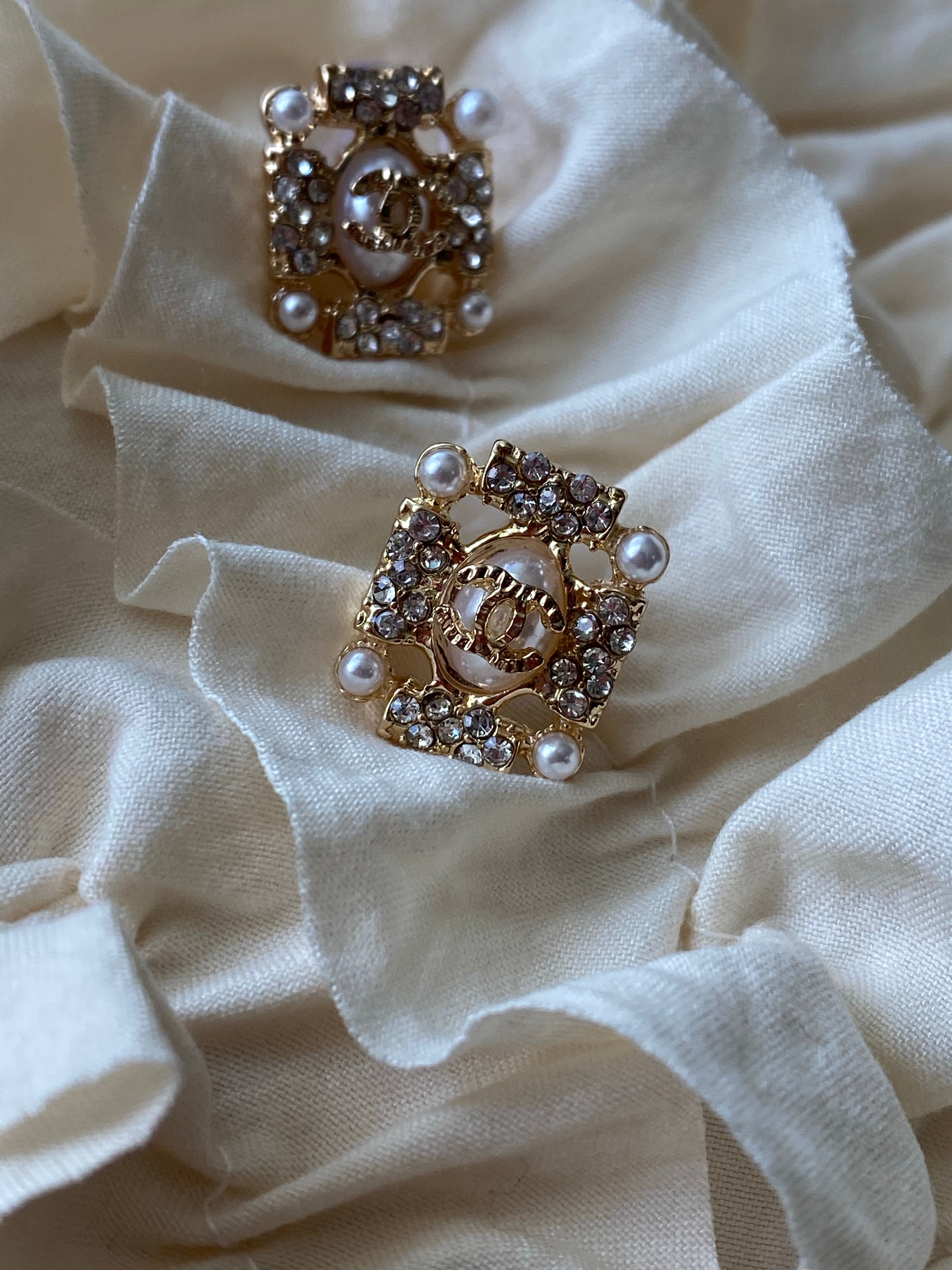 [TOP] CHANEL Stud Square Earrings