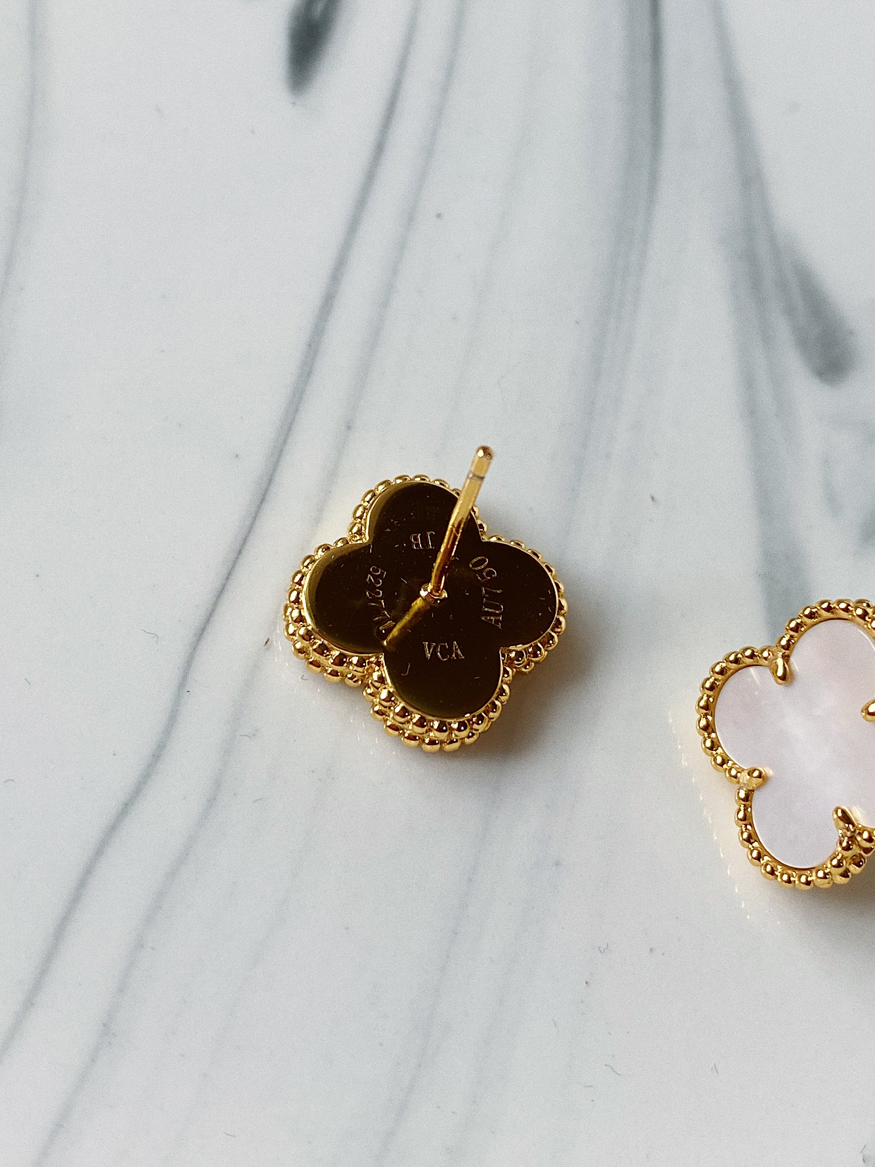[TOP] Van Cleef & Arpels VCA Mother of Pearl Stud Earrings - White and Gold