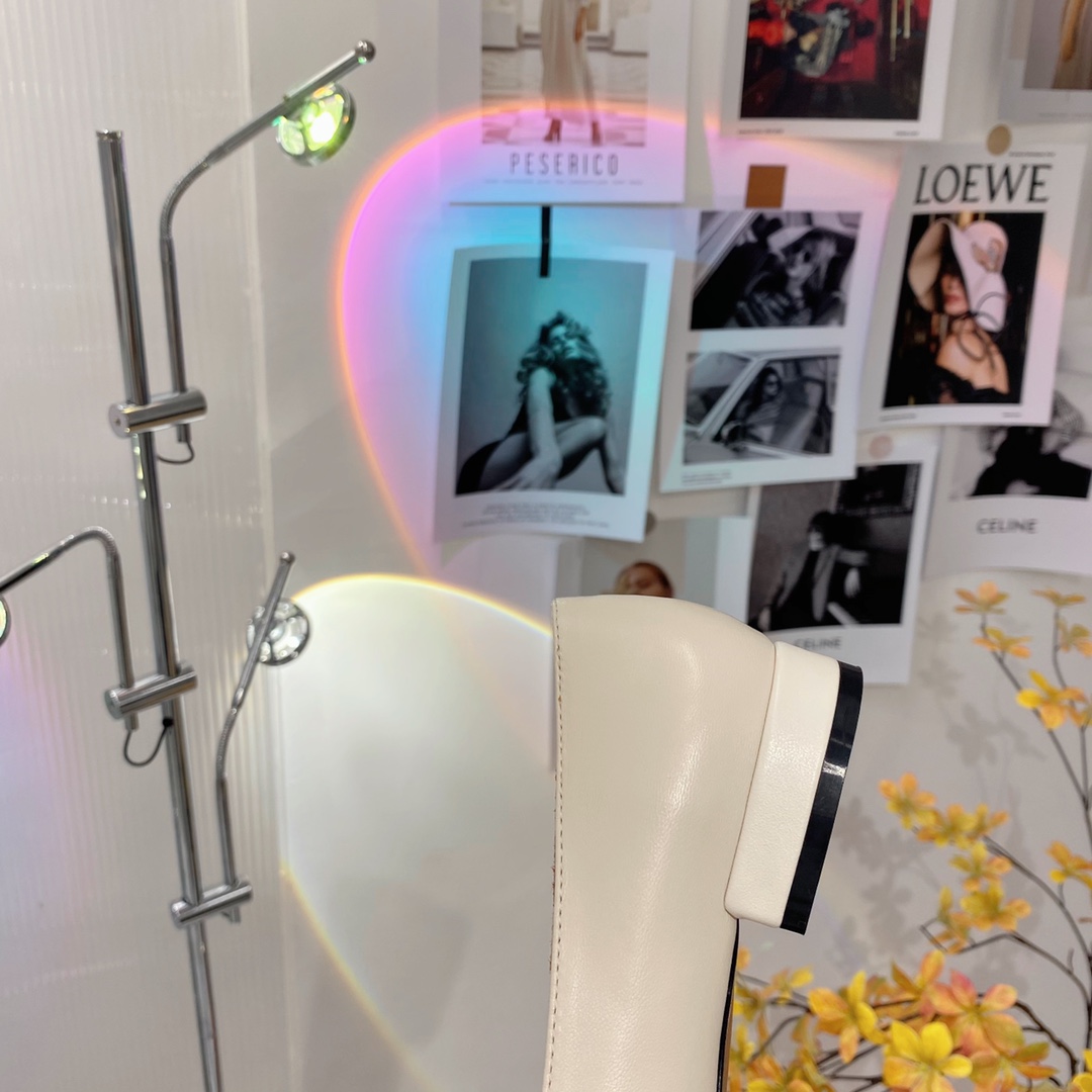 [TOP] CELINE Cowhide Flat - White - Cline