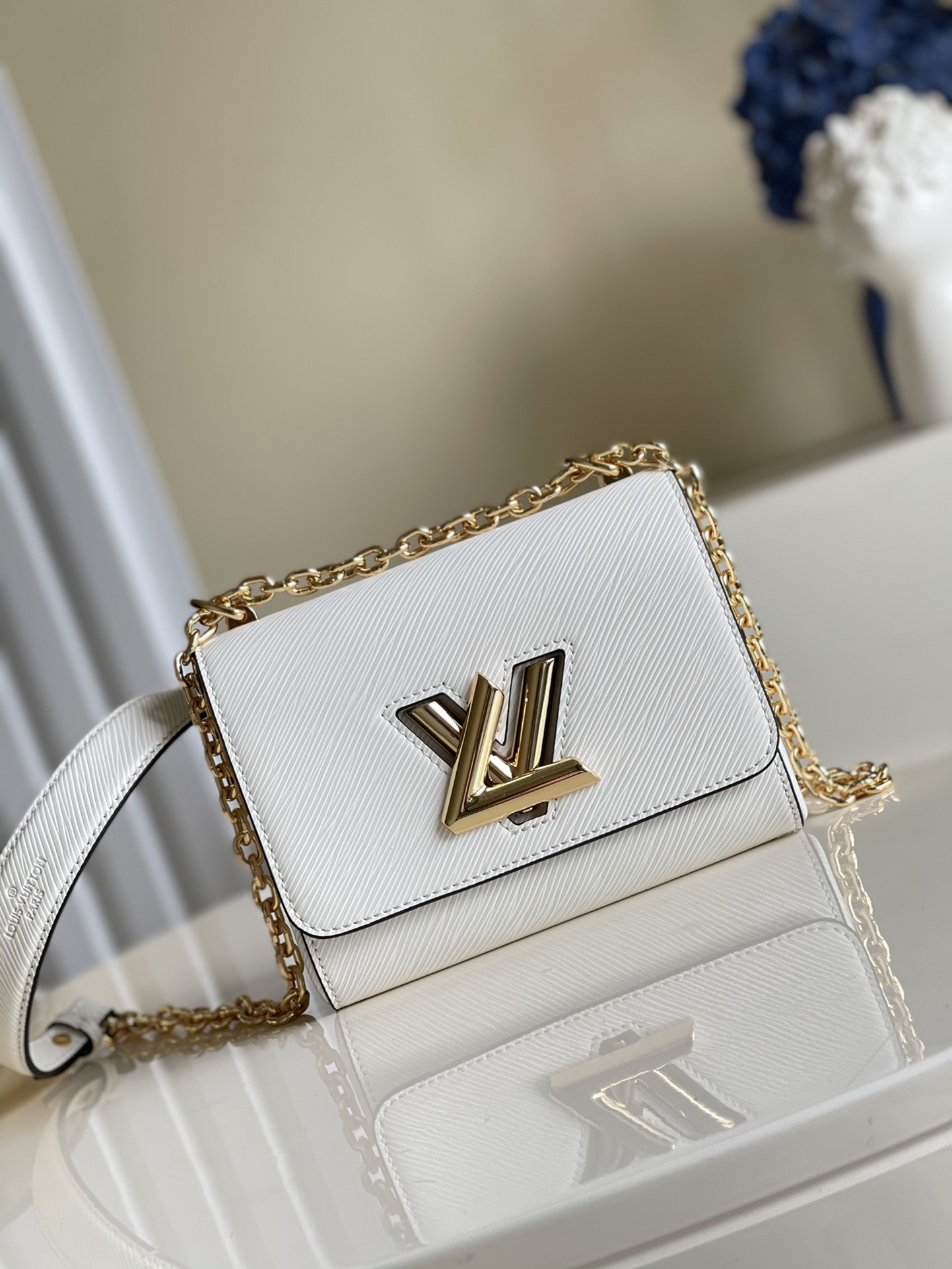 [TOP] Louis Vuitton LV Mini LV Epi Twist Bag 18x15x9cm- White