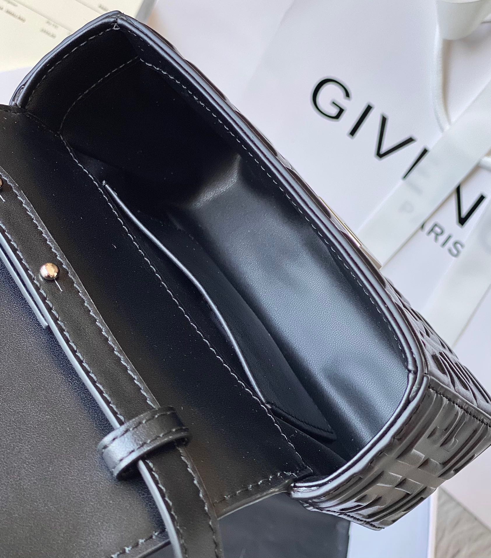 [Top] GIVENCHY 4G Patent Leather Shoulder Bag 16*12*6/21*15*6 - Black