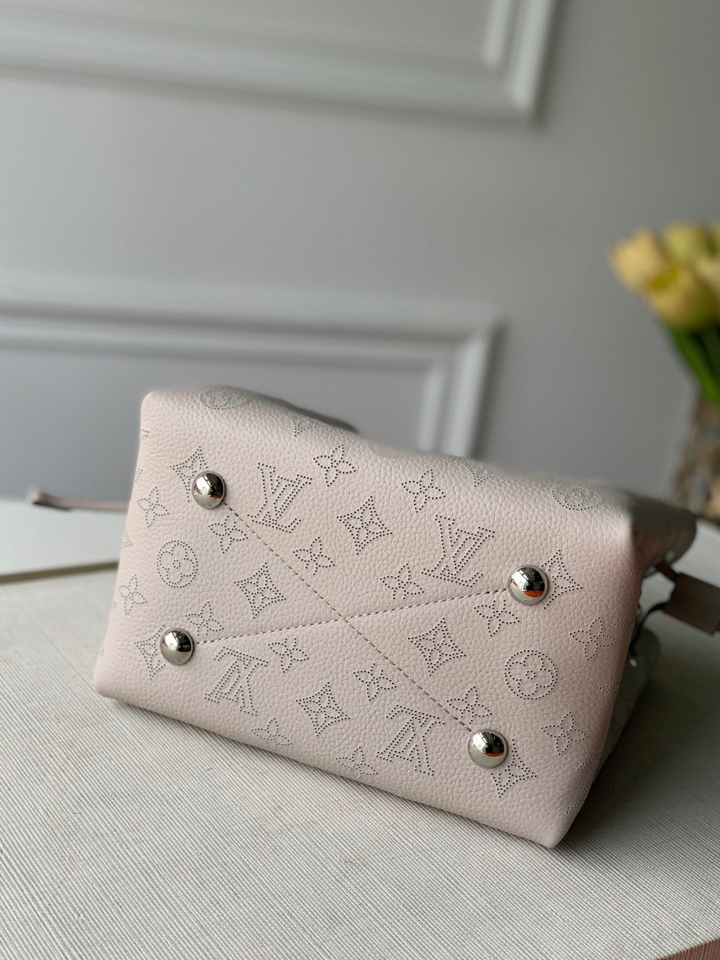 [TOP] Louis Vuitton LV L*V Bella Gallet Mahina Bag 19×22×14CM- Grey