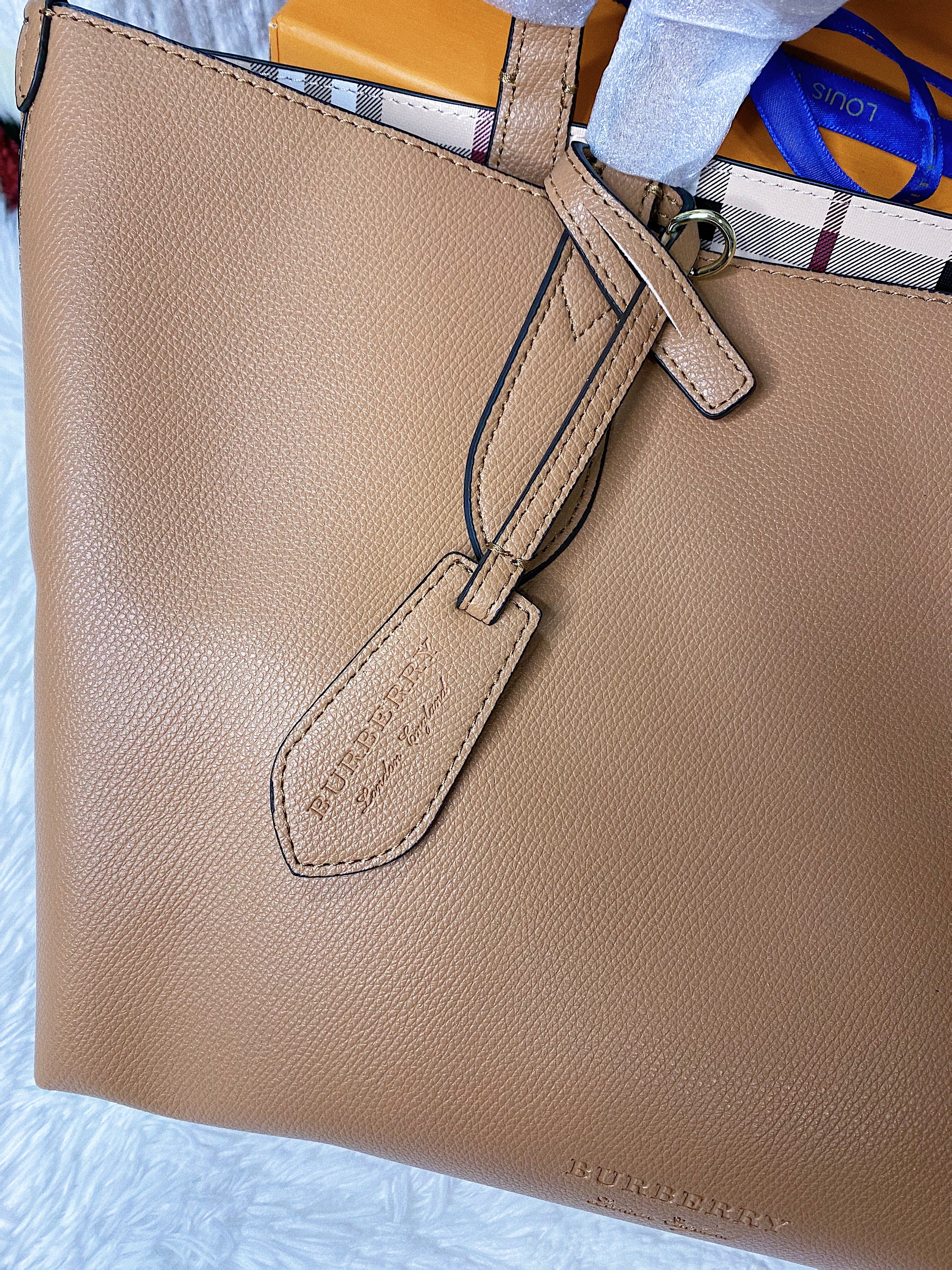 [TOP] BURBERRY Reversible Tote - Nude