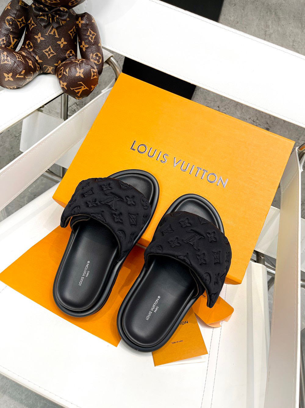 [TOP] Louis Vuitton LV Puffy Sandals Lambskin - 5 Colours